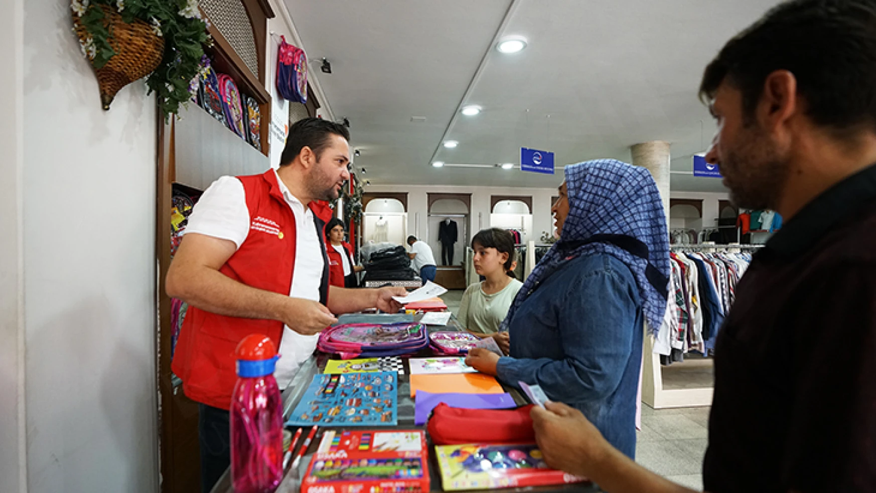 Büyükşehir'in kırtasiye desteği yüzleri güldürdü