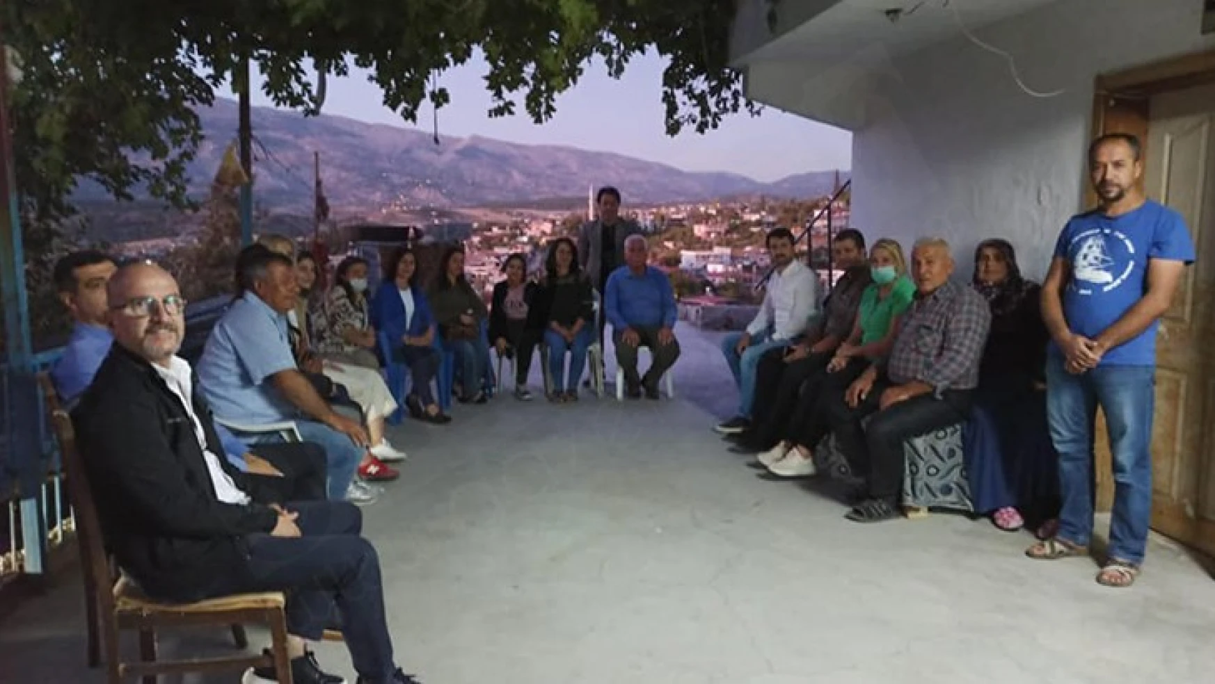 CHP Dulkadiroğlu ilçe Başkanlığı Elmalar Mahallesinde vatandaşlarla buluştu