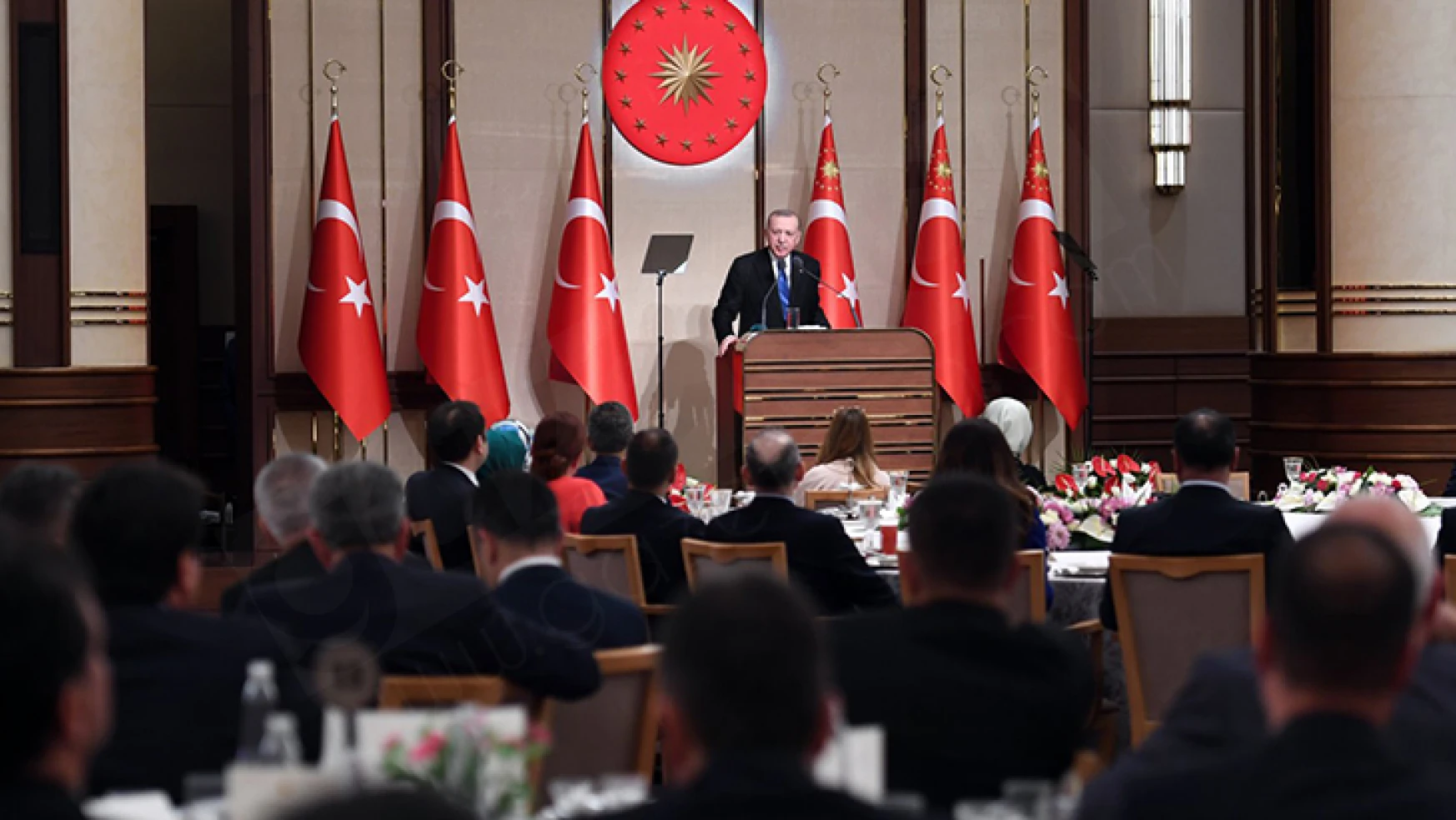 Cumhurbaşkanı Erdoğan, öğretmen ve eğitim yöneticileriyle iftarda bir araya geldi