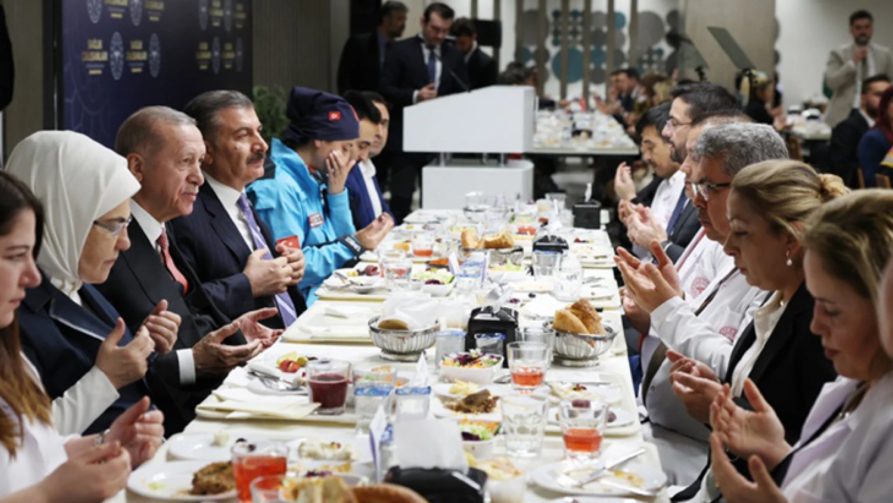 Cumhurbaşkanı Erdoğan, sağlık çalışanlarıyla iftar yaptı