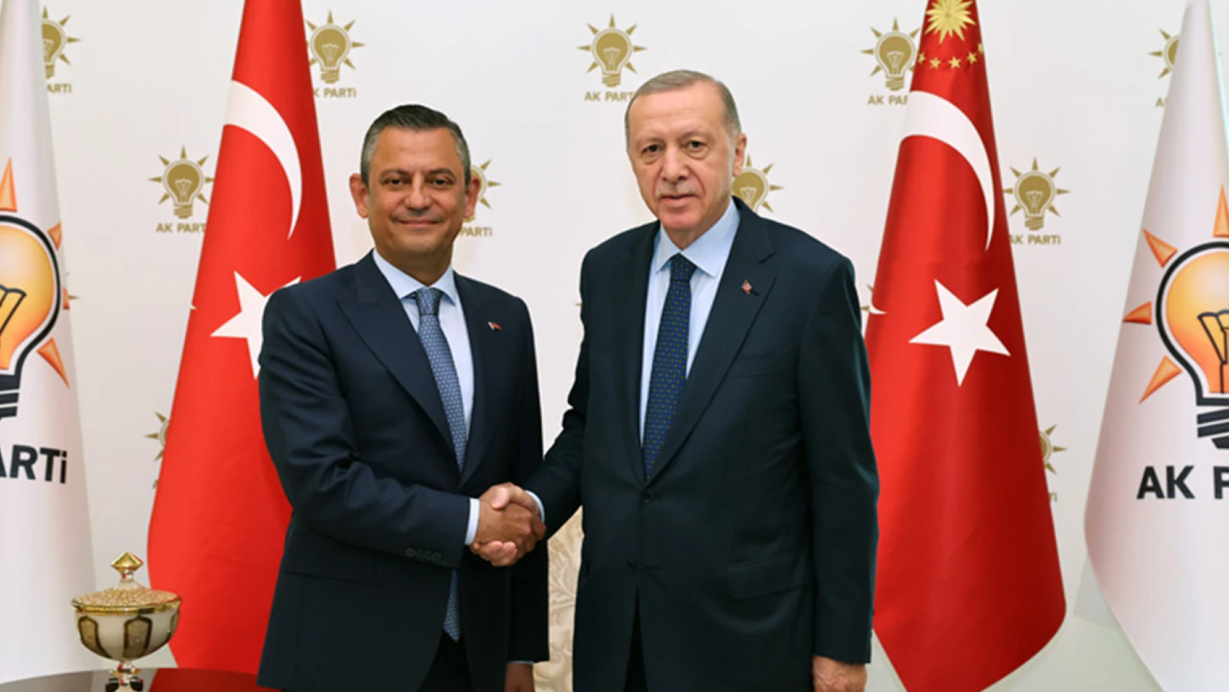 Cumhurbaşkanı Erdoğan ve Özgür Özel görüşmesi başladı