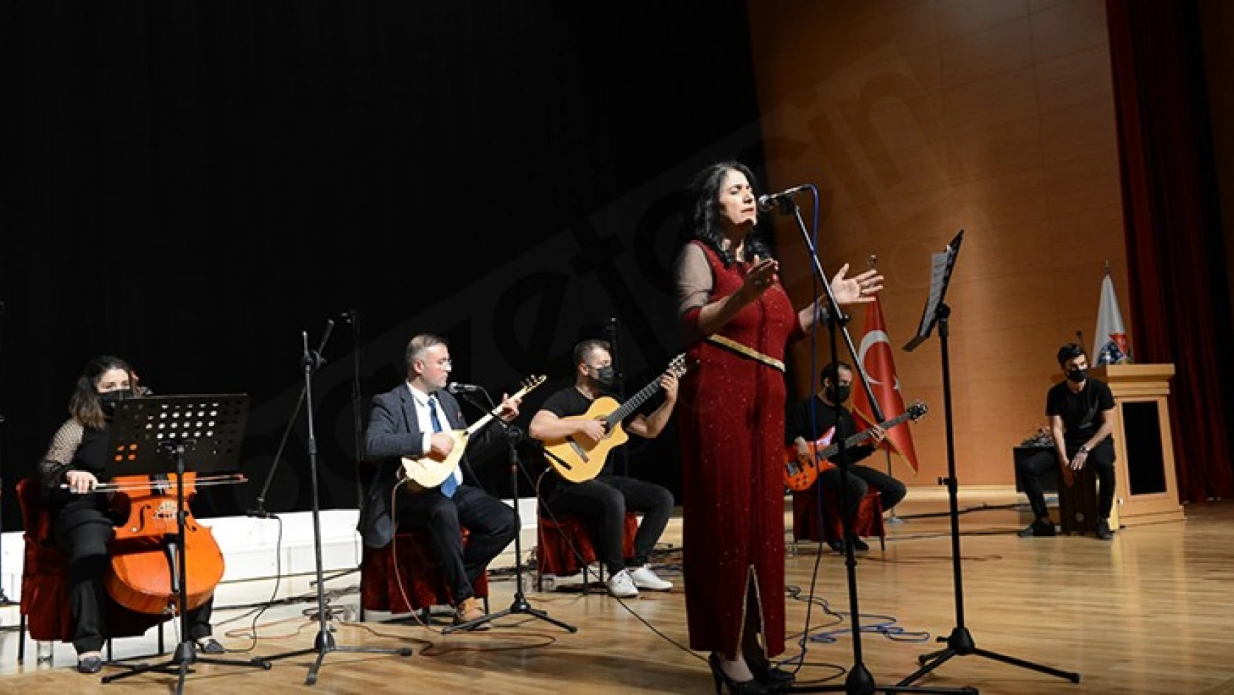 Cumhuriyetin 98'inci yılı Kahramanmaraş'ta konserle kutlandı