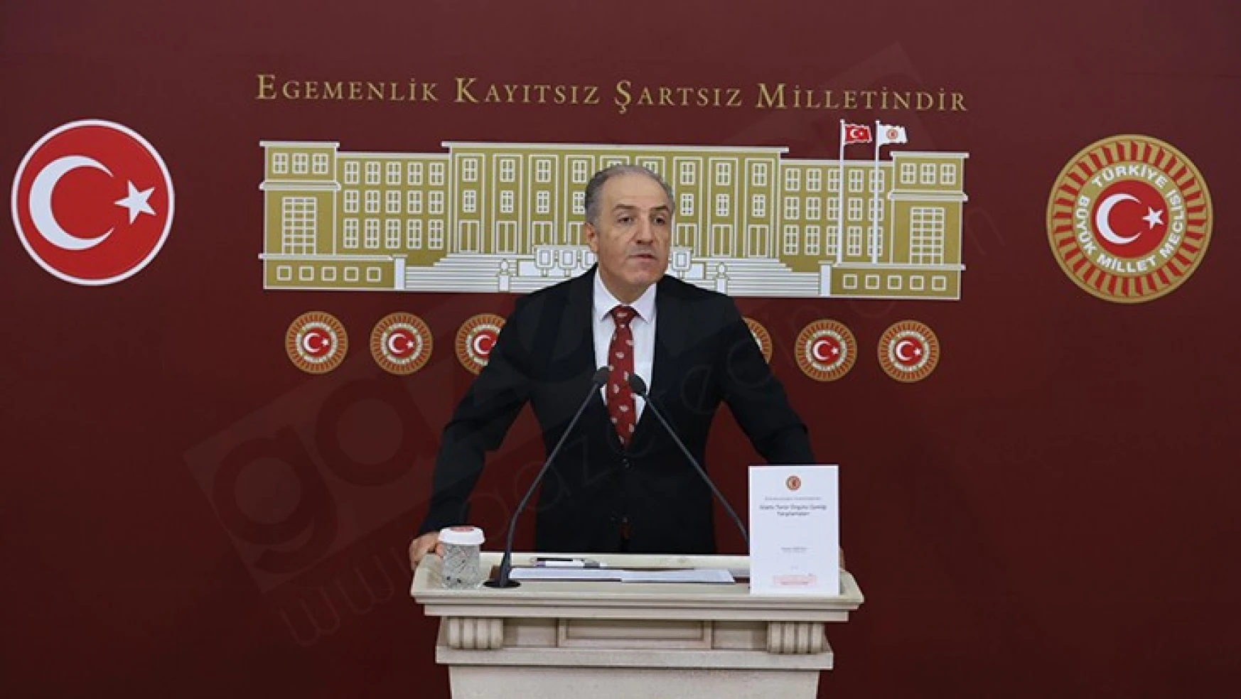 DEVA Partisi Milletvekili Mustafa Yeneroğlu, TBMM'de basın toplantısı düzenledi