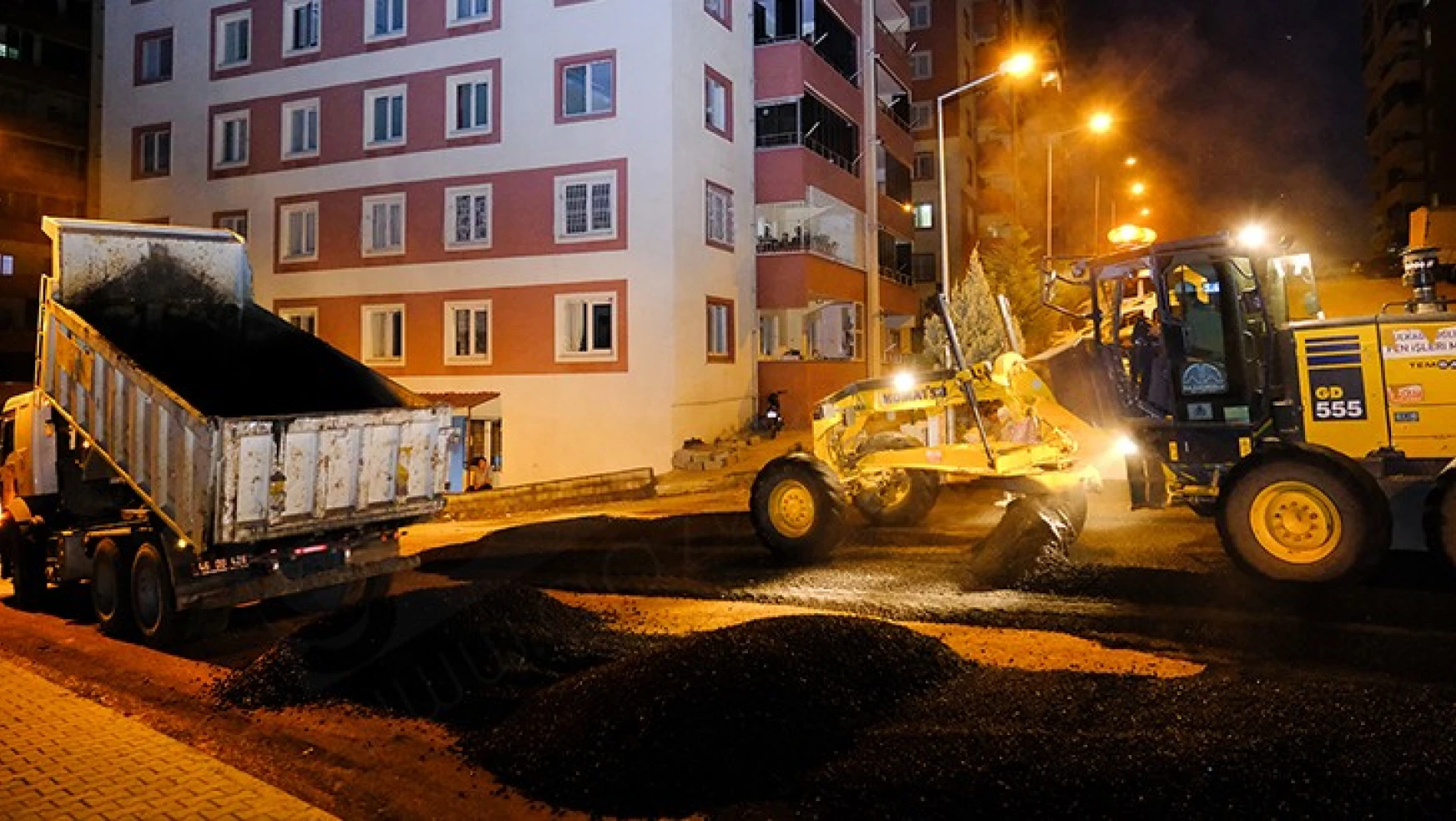 Dulkadiroğlu Belediyesi Güneşevler'de asfalt çalışması başlattı