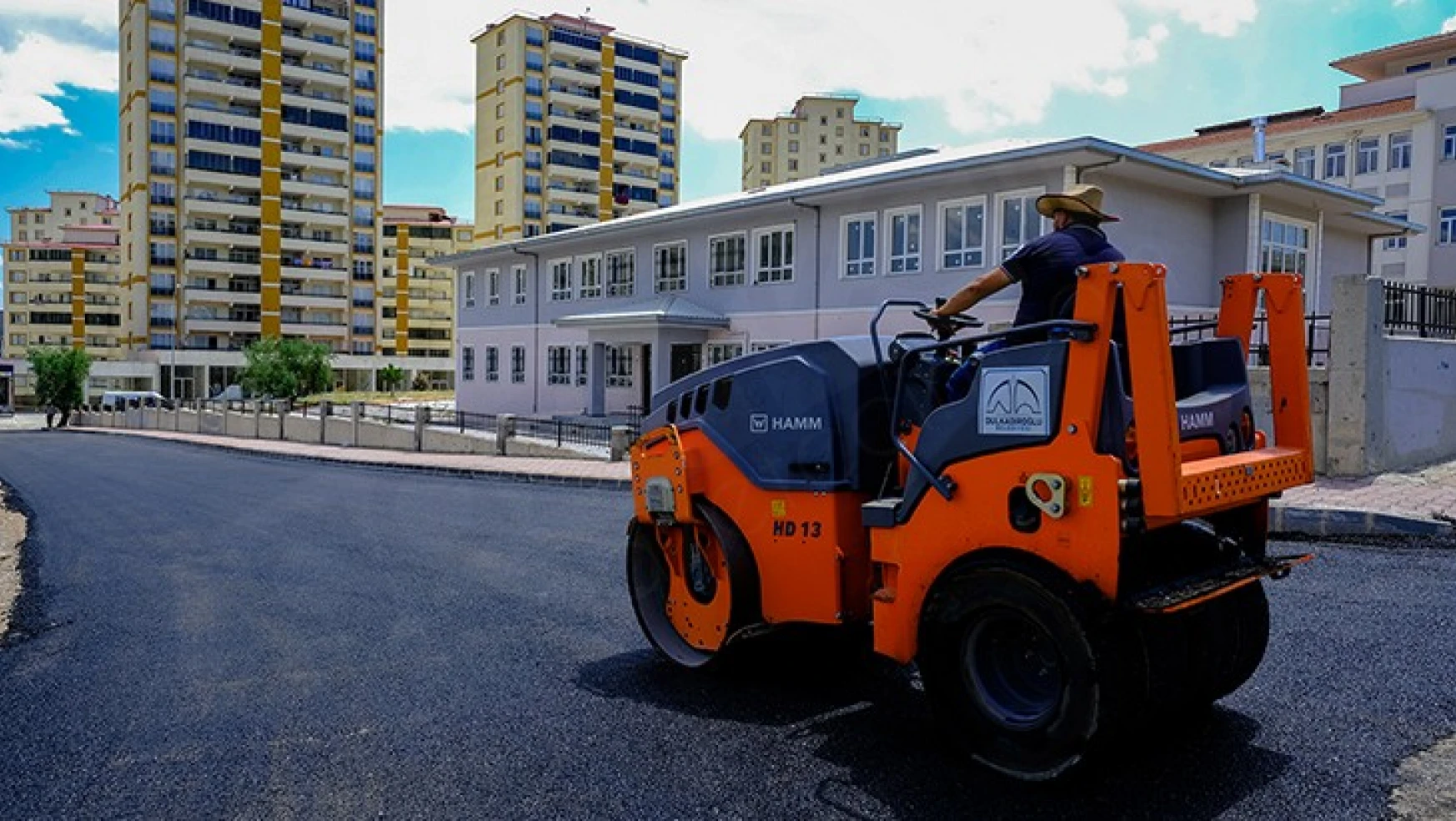 Dulkadiroğlu Belediyesi ilçedeki asfalt çalışmalarına devam ediyor