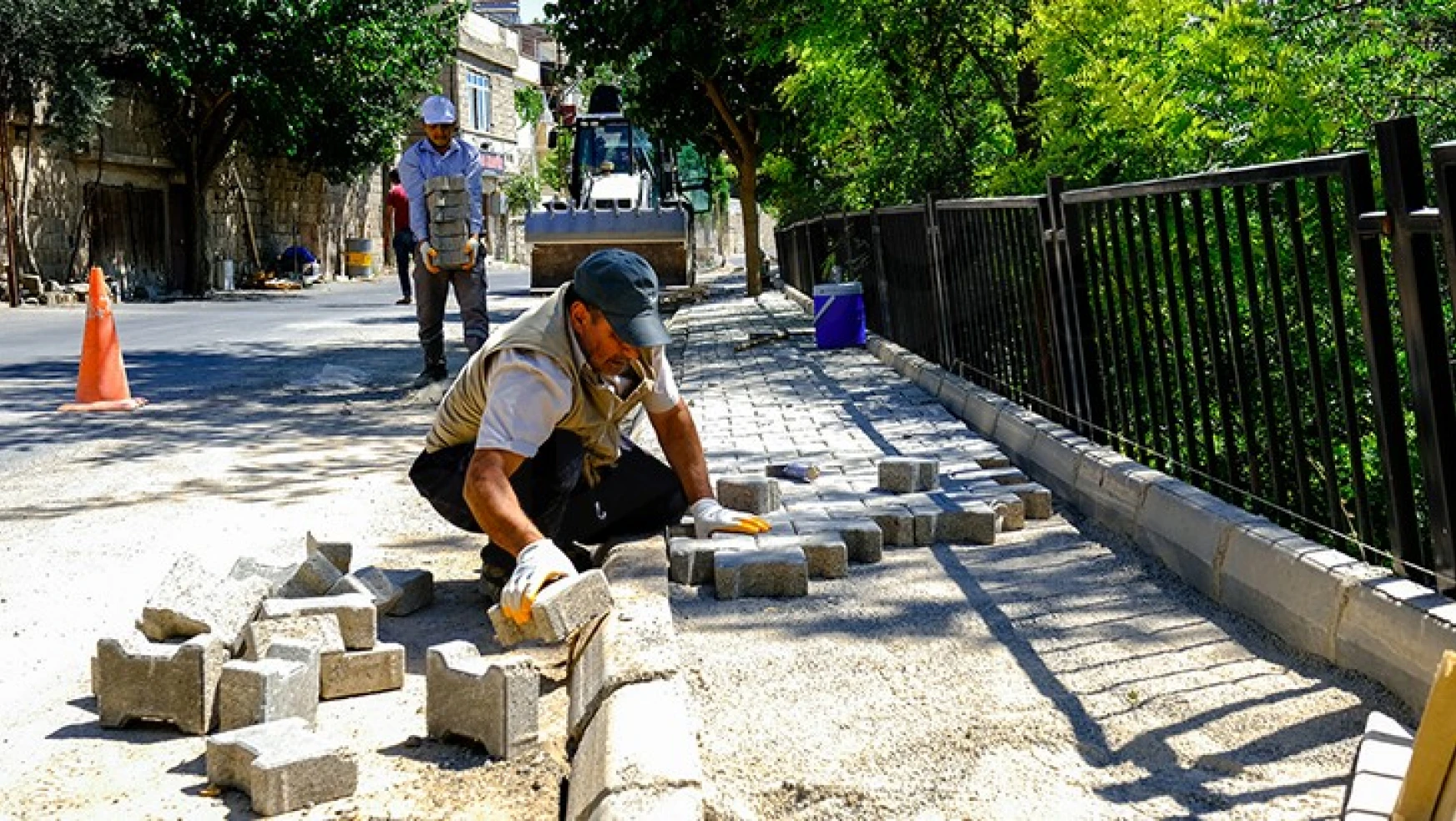 Dulkadiroğlu Belediyesi Kayabaşı'nda Sokak iyileştirme çalışması yaptı