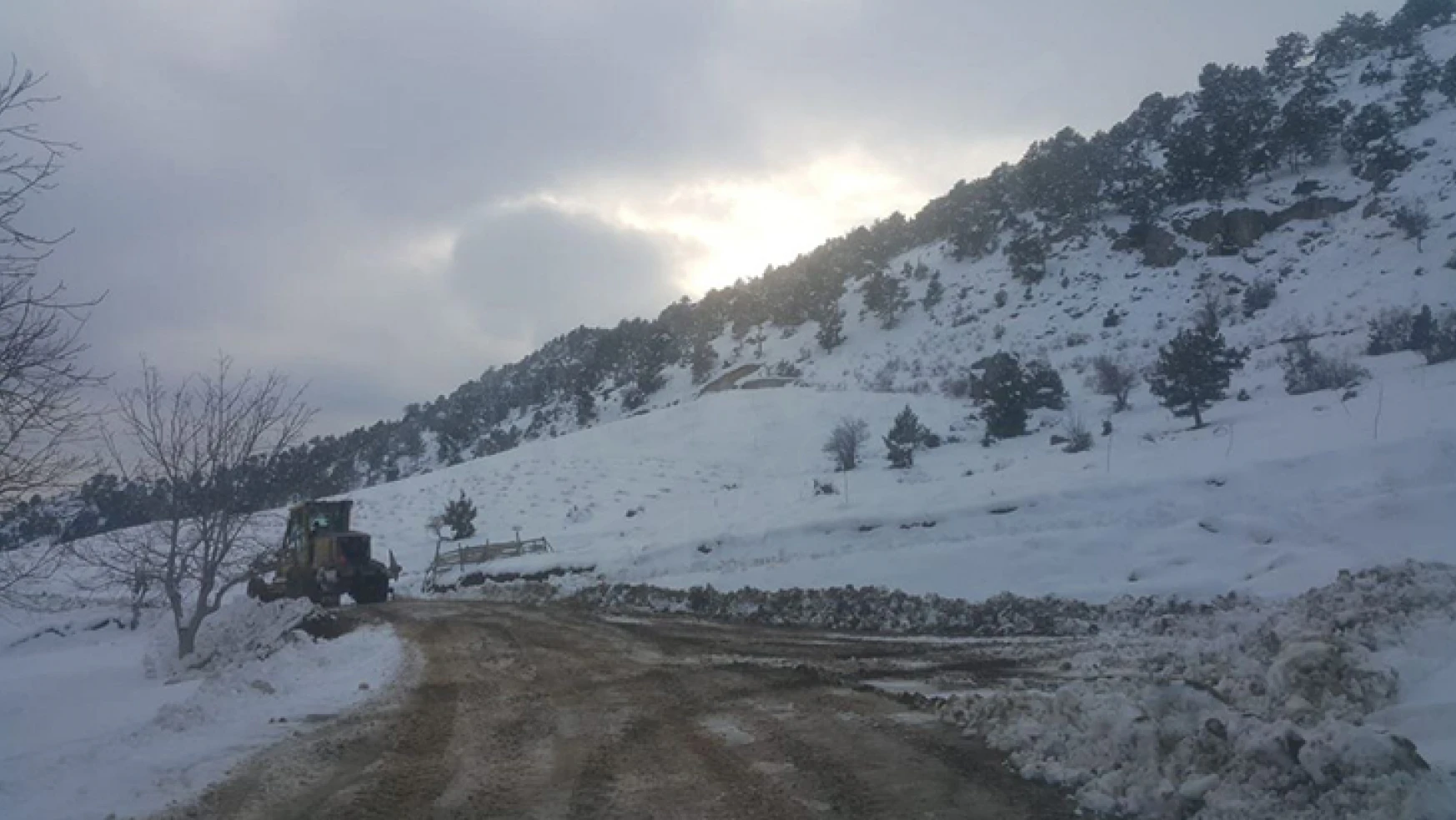 Dulkadiroğlu'ndan karla mücadele aralıksız sürüyor