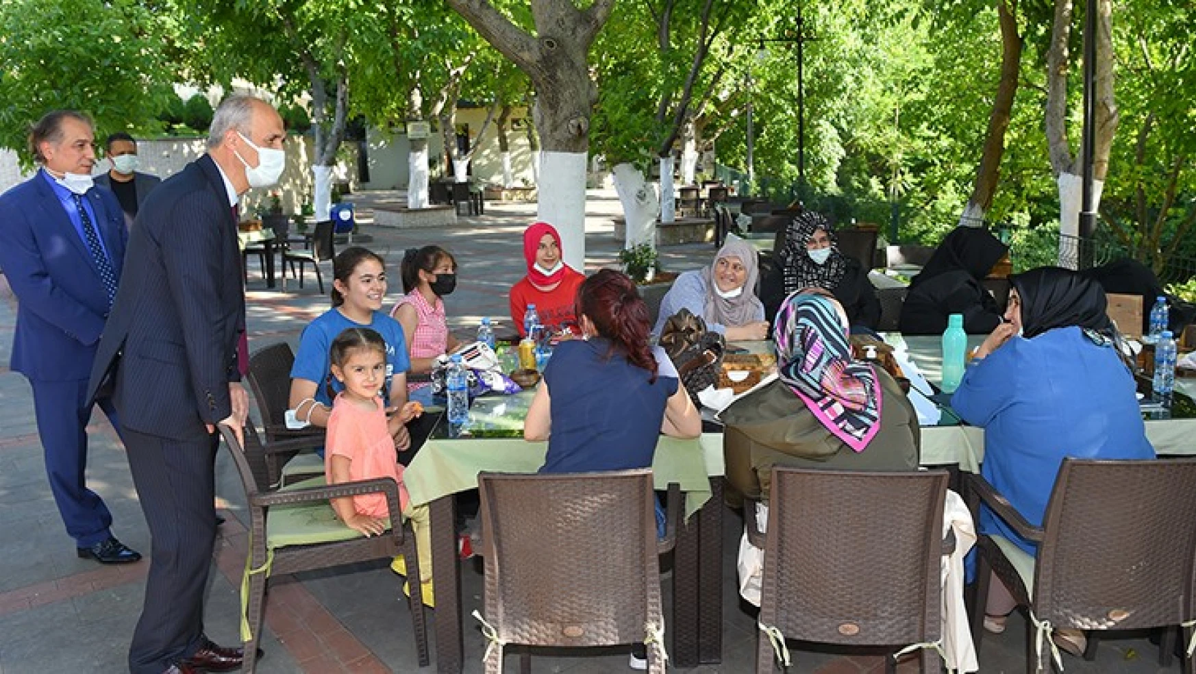 Dulkadiroğlu'nun doğa harikası cevizli parkı yeniden hizmete açıldı