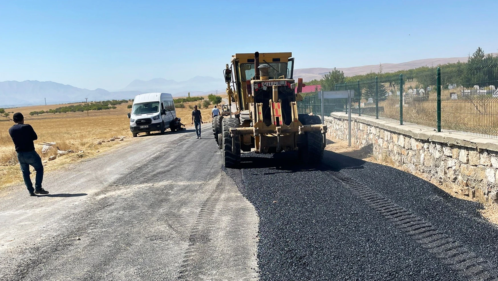 Elbistan'da kırsal mahallelerin ulaşımı iyileştiriliyor