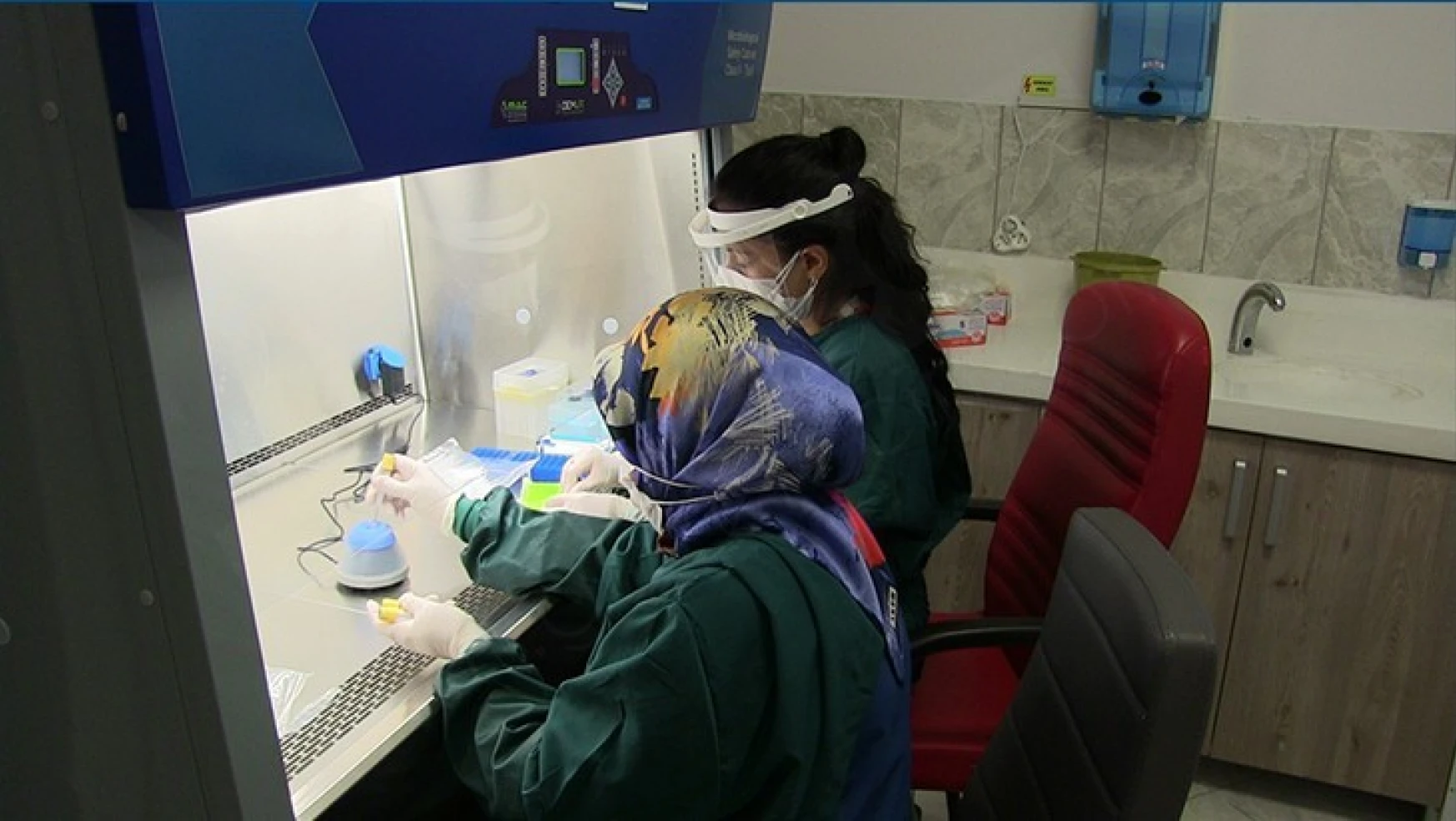 Elbistan'da Kovid-19 testleri için PCR laboratuvarı kuruldu