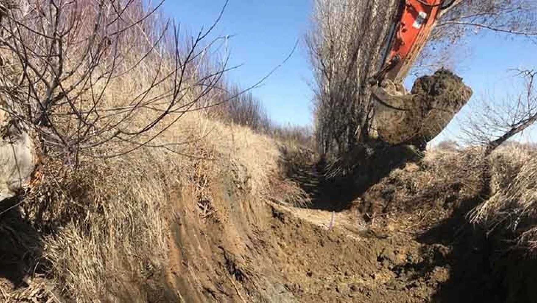 Elbistan'da tarımsal sulama kanalları yaza hazırlıyor