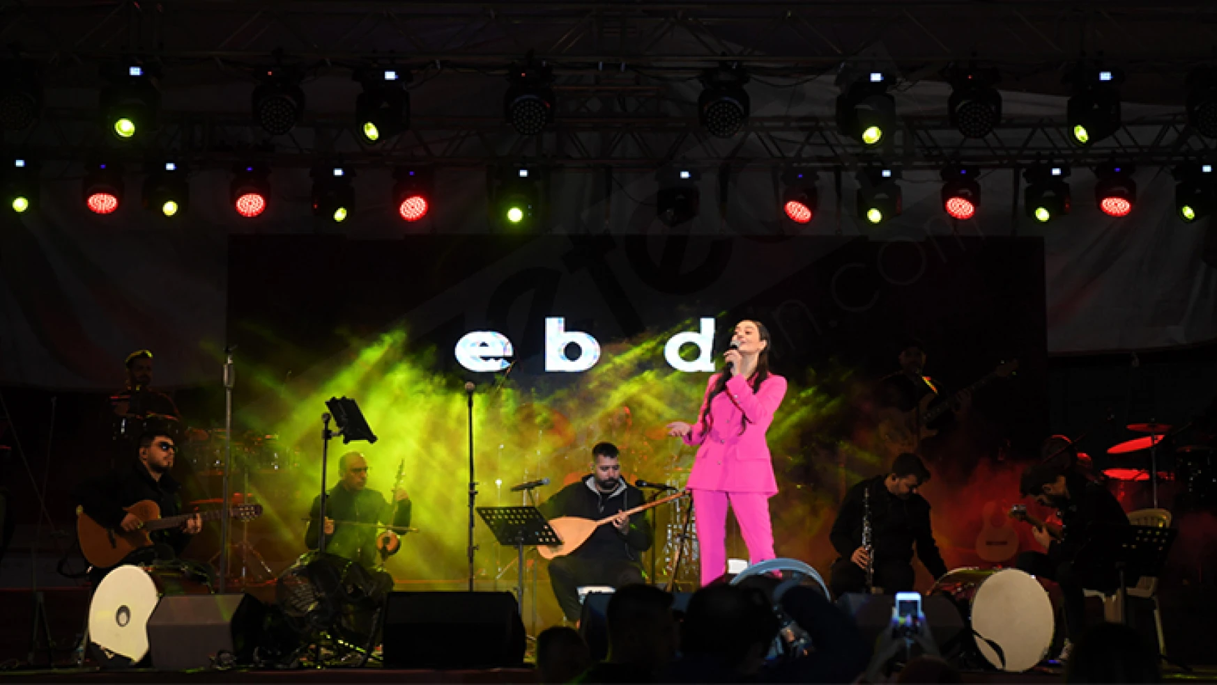 EXPO 2023 Gençlik Festivali, Işın Karaca konseriyle başladı