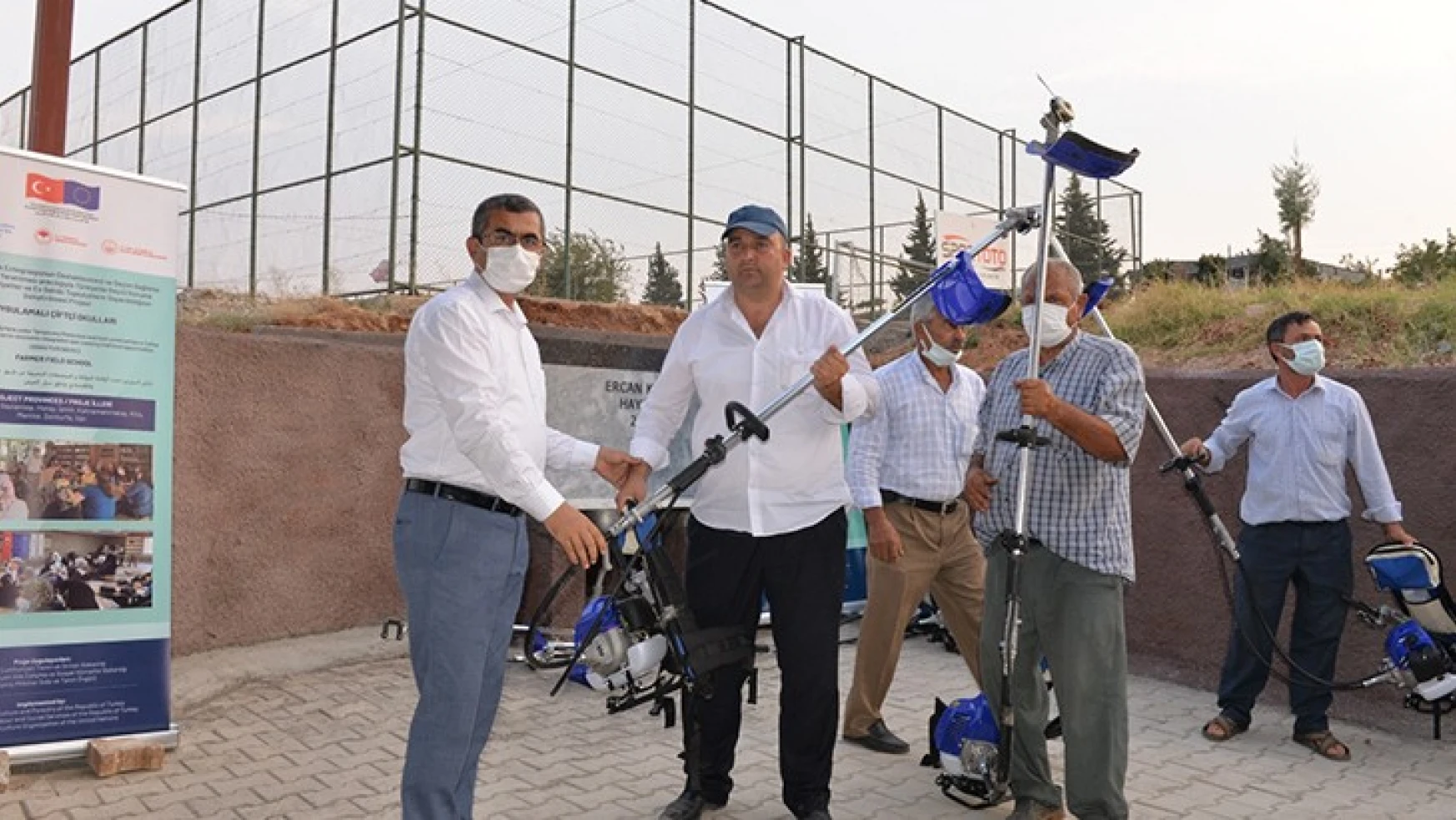 FAO projesi kapsamında Kahramanmaraş'ta üreticilere zeytin hasat makinası hediye edildi