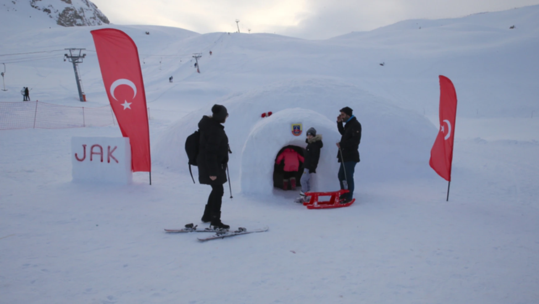 Hakkari'de 5. Kar Festivali renkli görüntülere sahne oldu