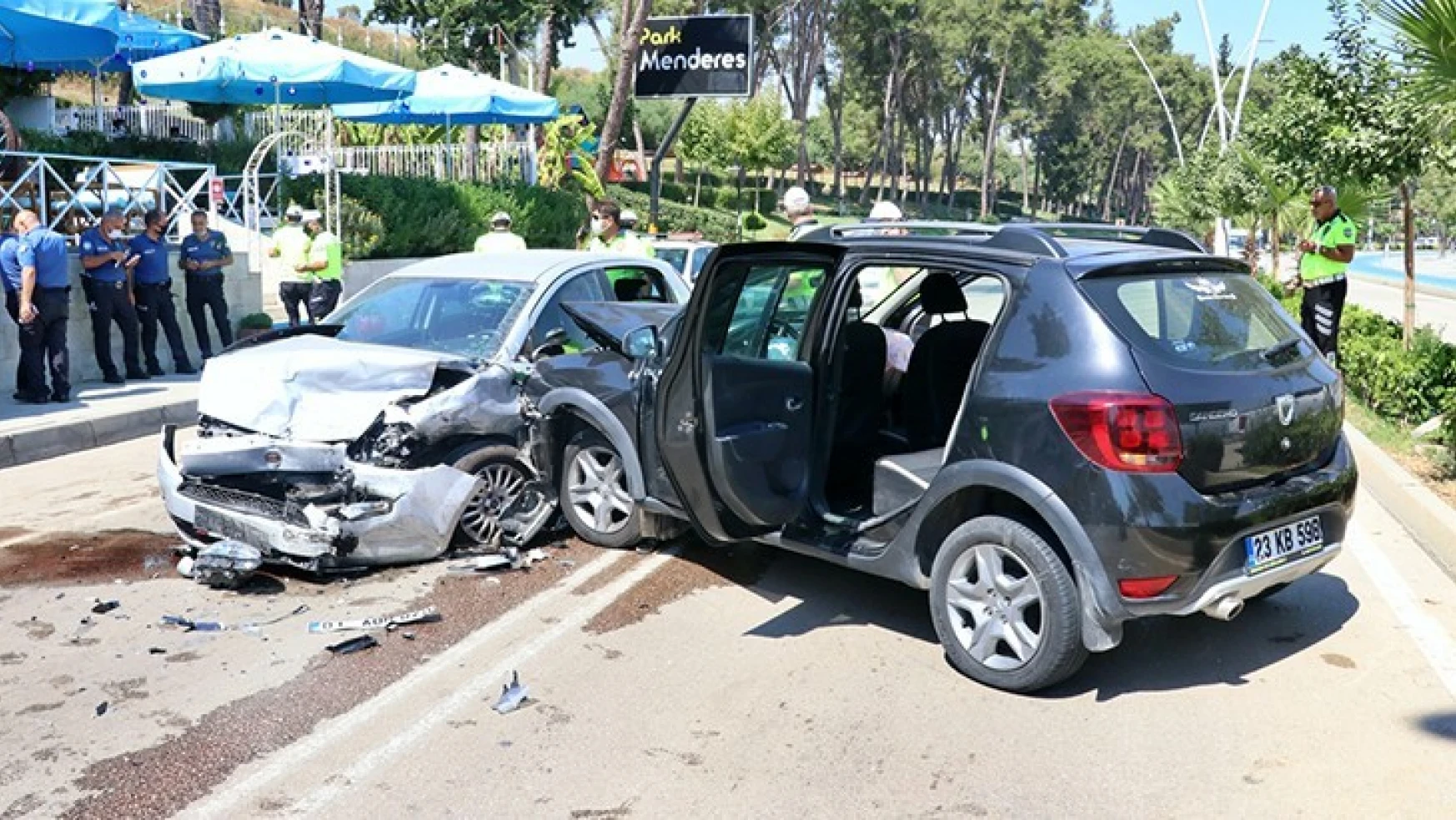 İki otomobil çarpıştı: 8 yaralı
