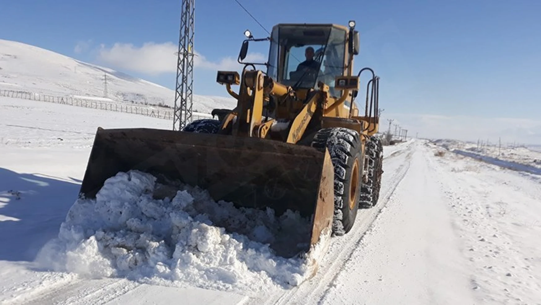 Kahramanmaraş'ın kuzeyinde karla mücadele sürüyor