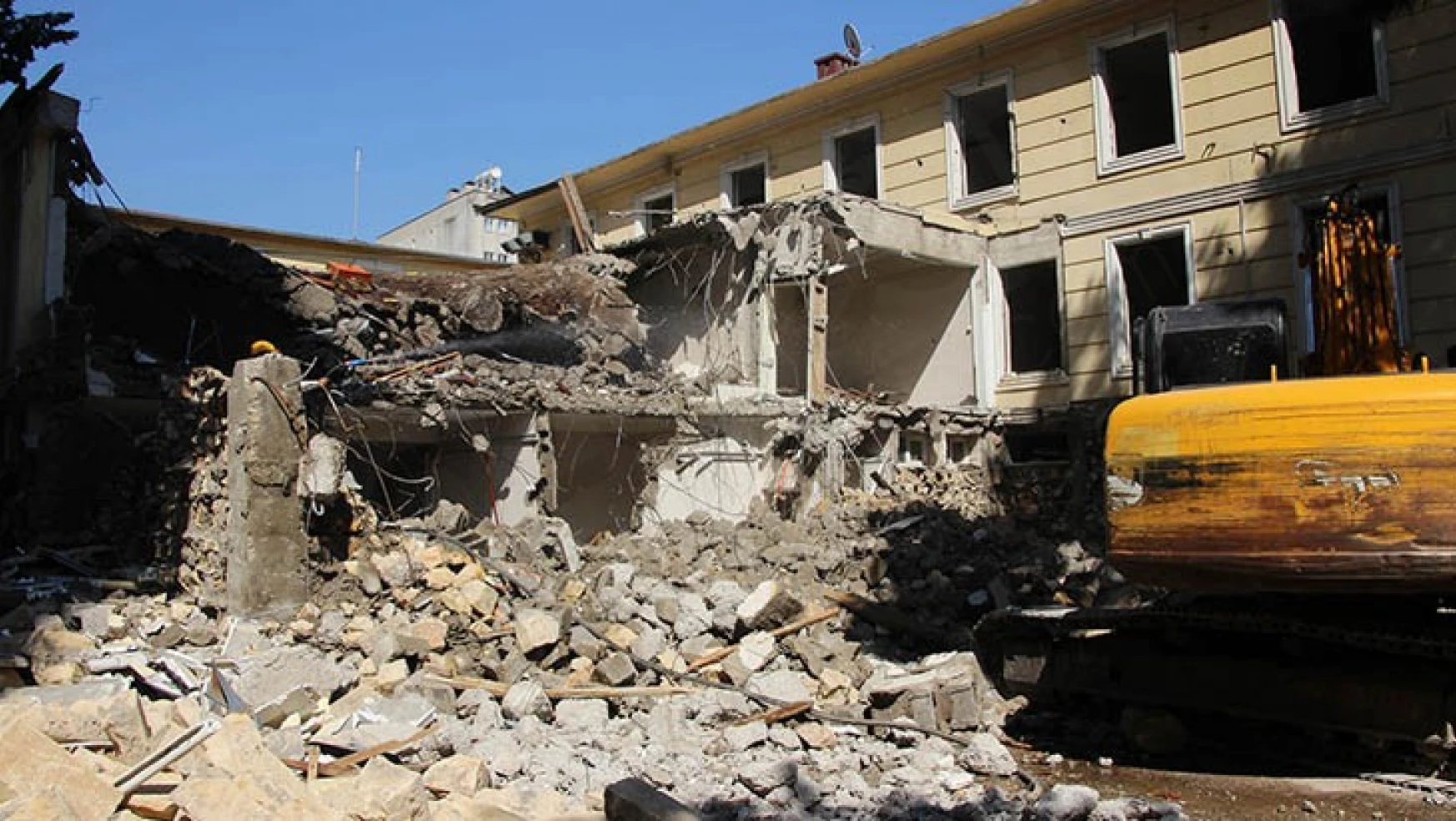 Kahramanmaraş Şehir Meydanı Projesinde yıkımlar başladı