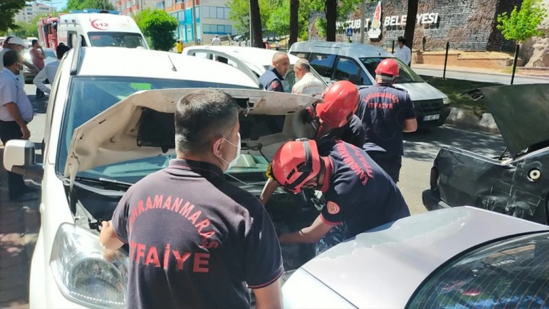 Kahramanmaraş'ta 2 araç çarpıştı: 2 yaralı