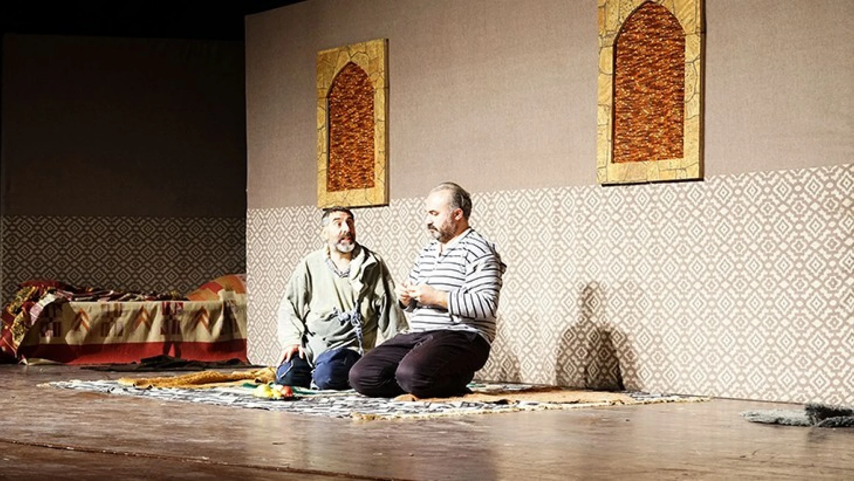 Kahramanmaraş'ta 2 farklı tiyatro oyunu sahnelendi