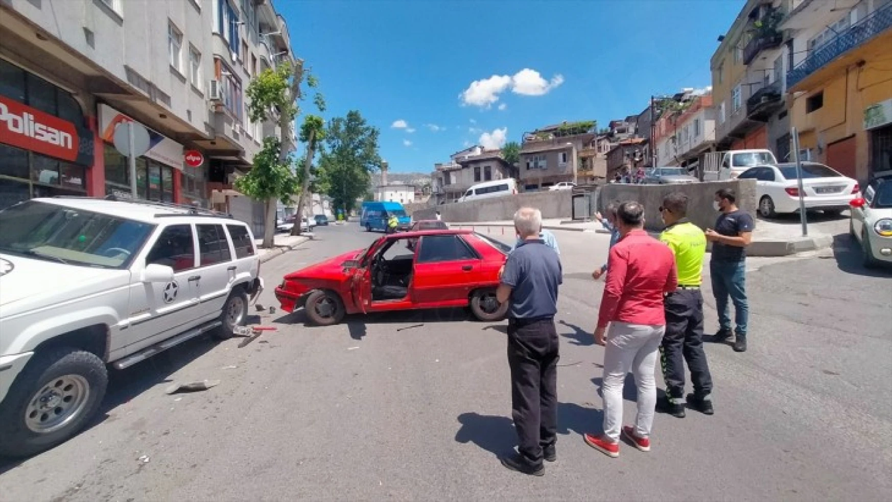 Kahramanmaraş'ta 3 aracın karıştığı kazada 1 kişi yaralandı