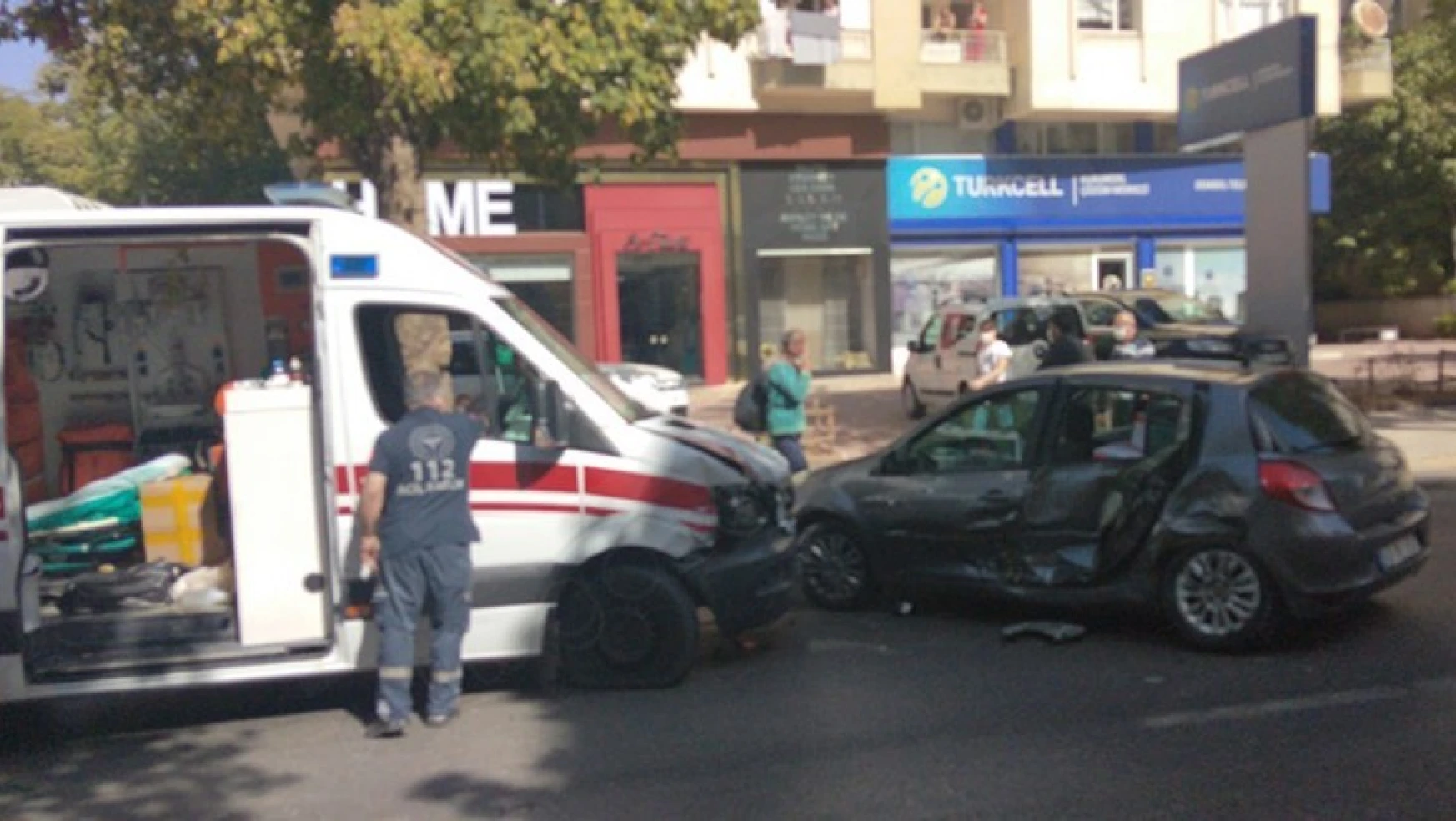 Kahramanmaraş'ta ambulans ile otomobil çarpıştı