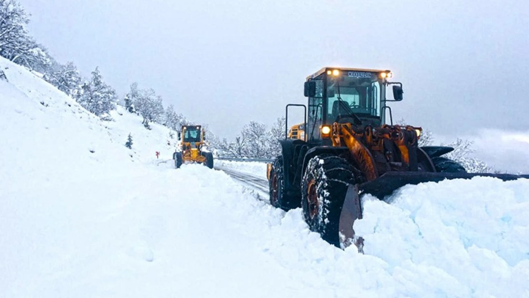 Kahramanmaraş'ta beklenen kar yağışı öncesi ekipler hazırlık yaptı