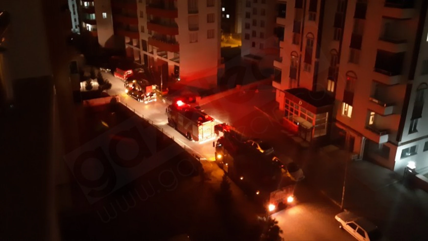 Kahramanmaraş'ta bir apartmanda çıkan yangın paniğe neden oldu