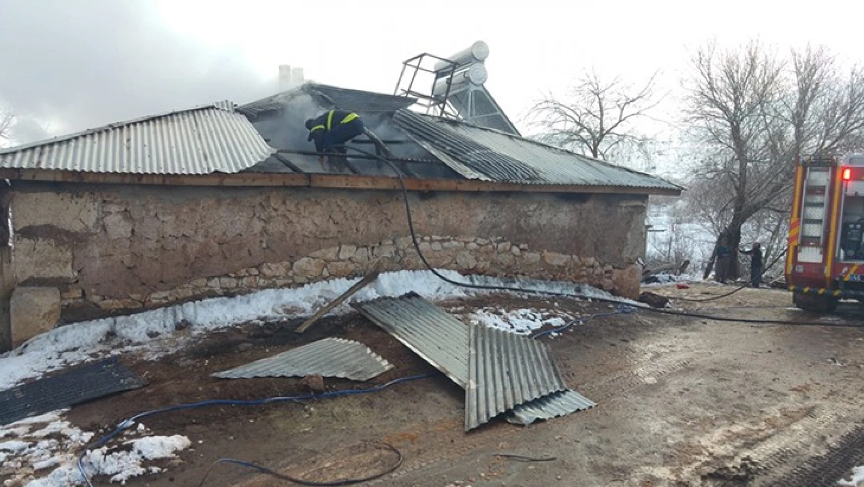 Kahramanmaraş'ta bir evde yangın çıktı