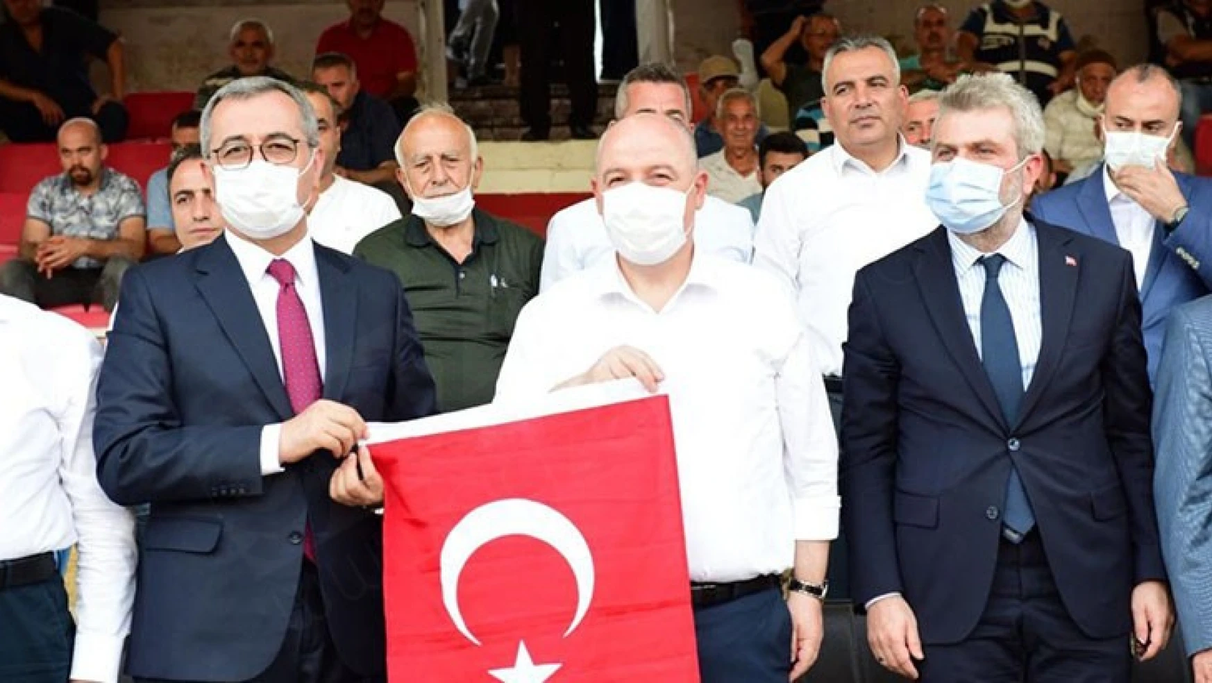 Kahramanmaraş'ta Demokrasi ve Milli Birlik Günü anısına şalvar güreşi düzenlendi