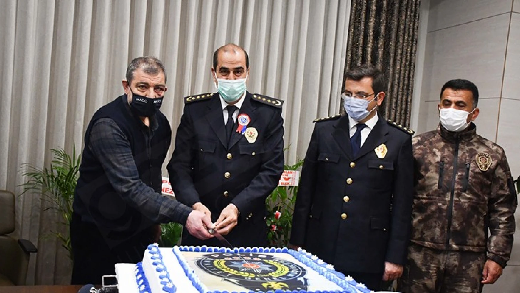 Kahramanmaraş'ta emniyet personeline özel pasta ikramı