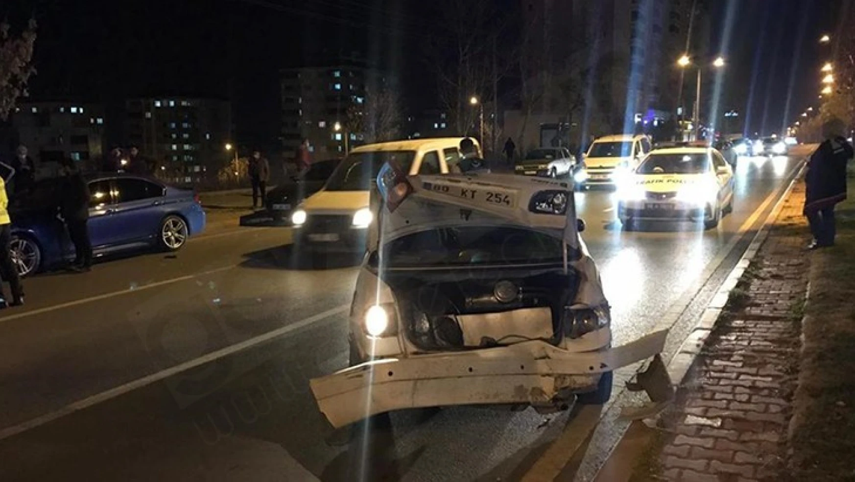 Kahramanmaraş'ta iki otomobilin çarpışması sonucu 1 kişi yaralandı