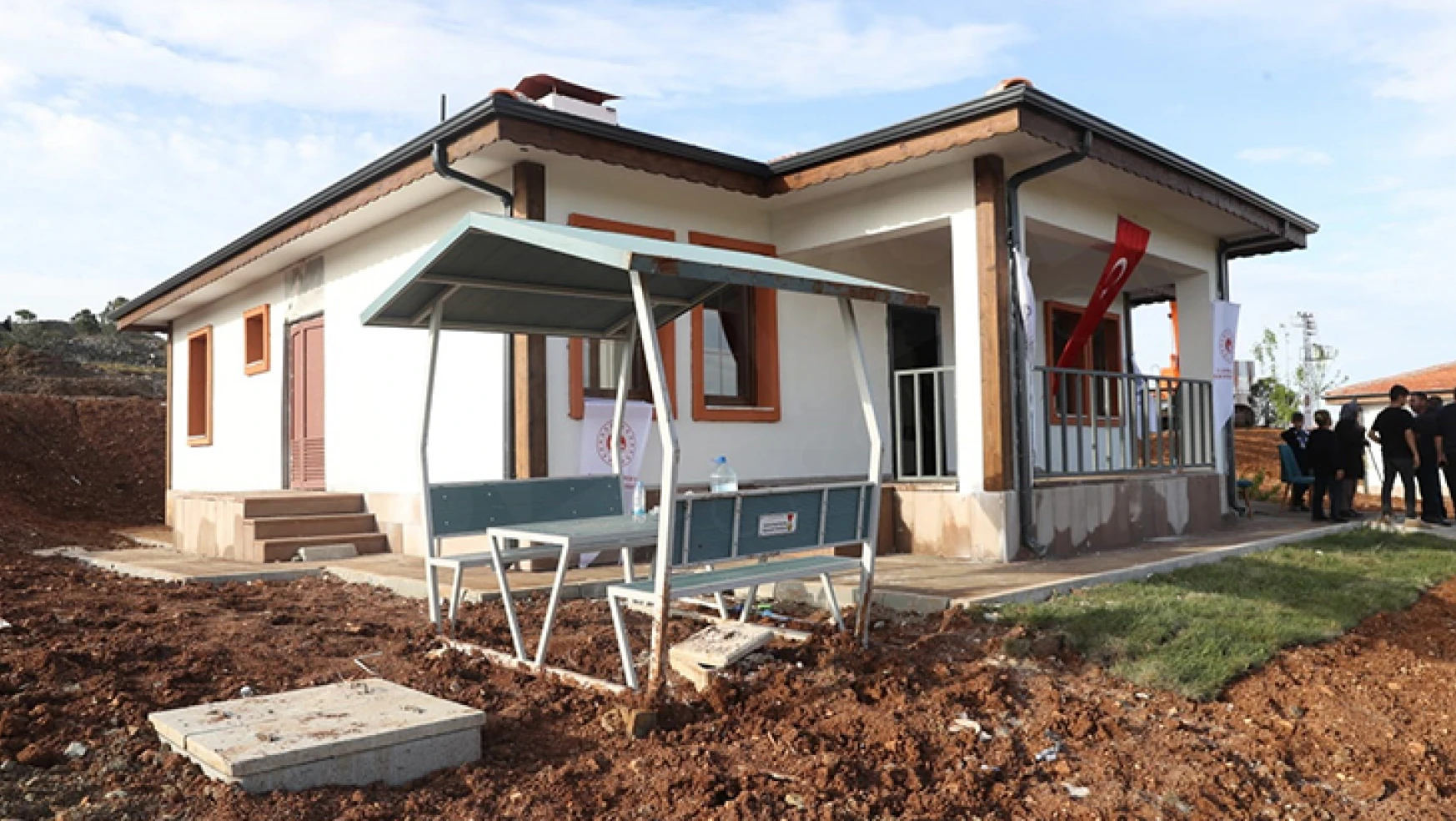 Kahramanmaraş'ta ilk Köy Evleri hak sahiplerine teslim edildi