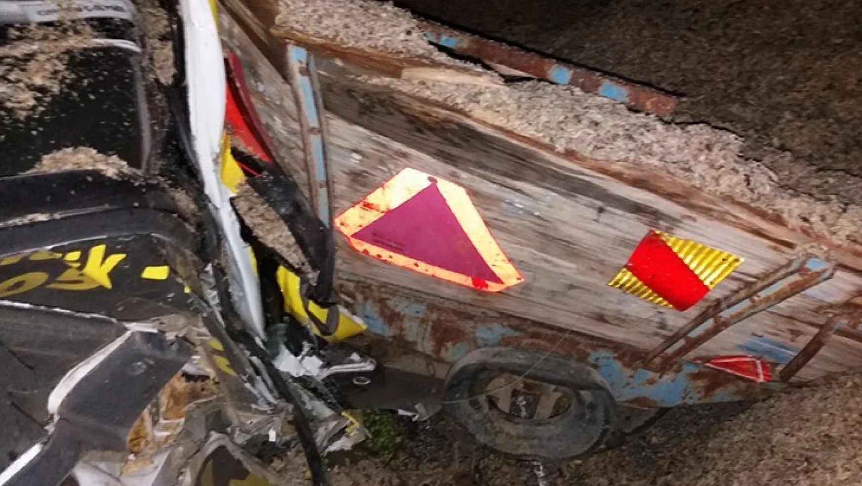 Kahramanmaraş'ta kamyonet römorka çarptı: 1 ölü 1 yaralı