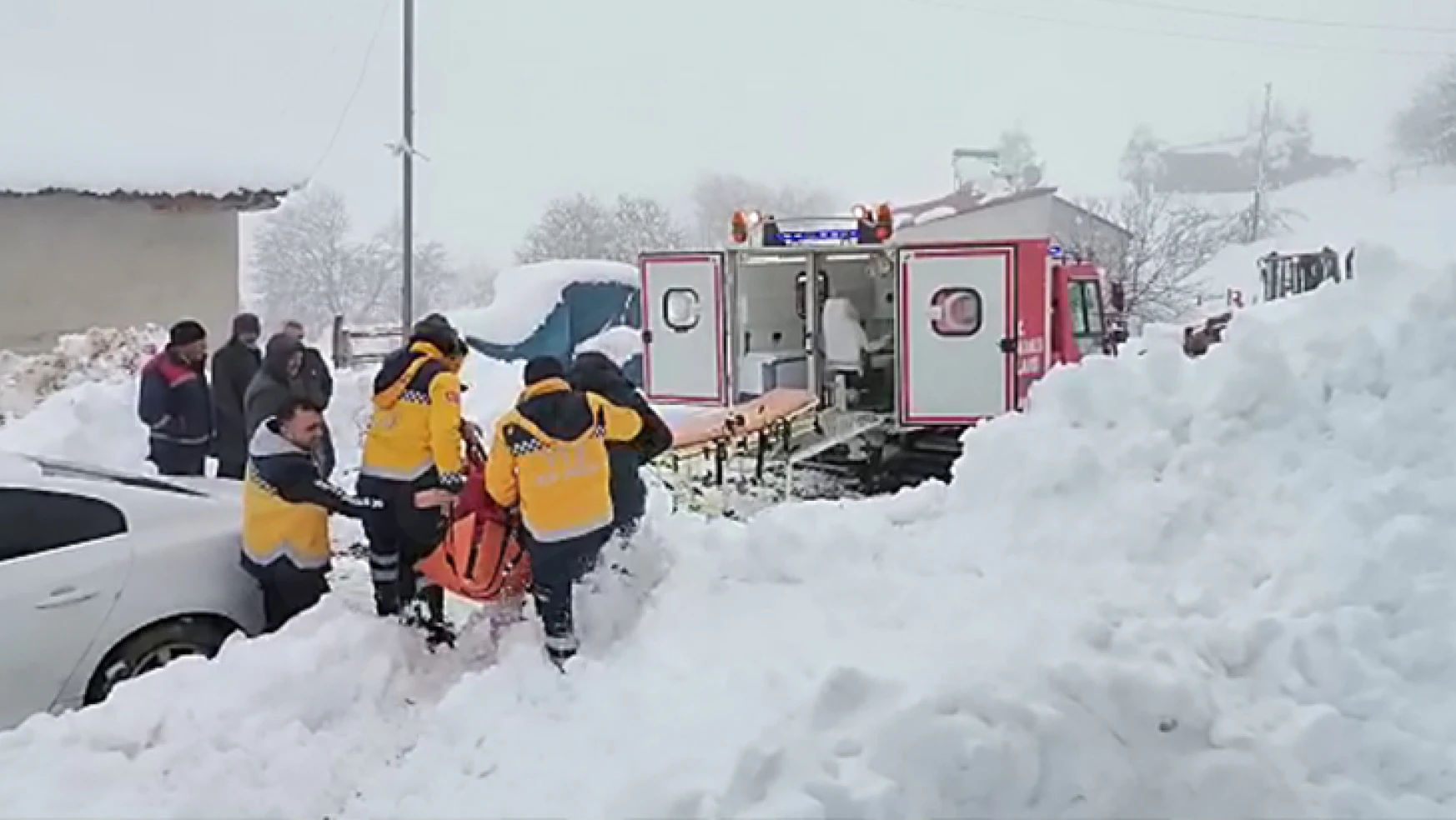 Kahramanmaraş'ta karda mahsur kalan hasta için ekipler seferber oldu