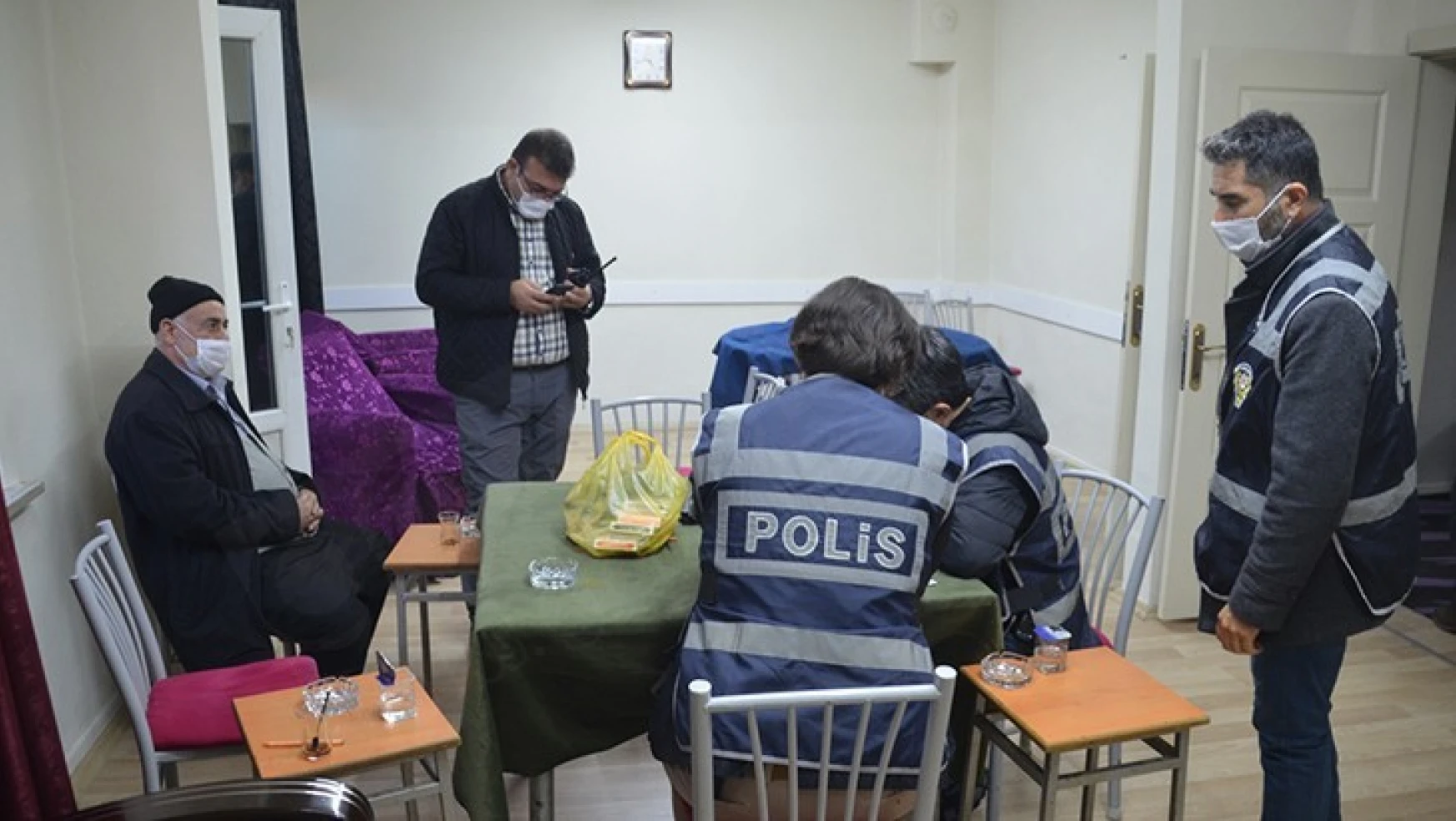 Kahramanmaraş'ta kumar oynayan 10 kişiye ceza yağdı