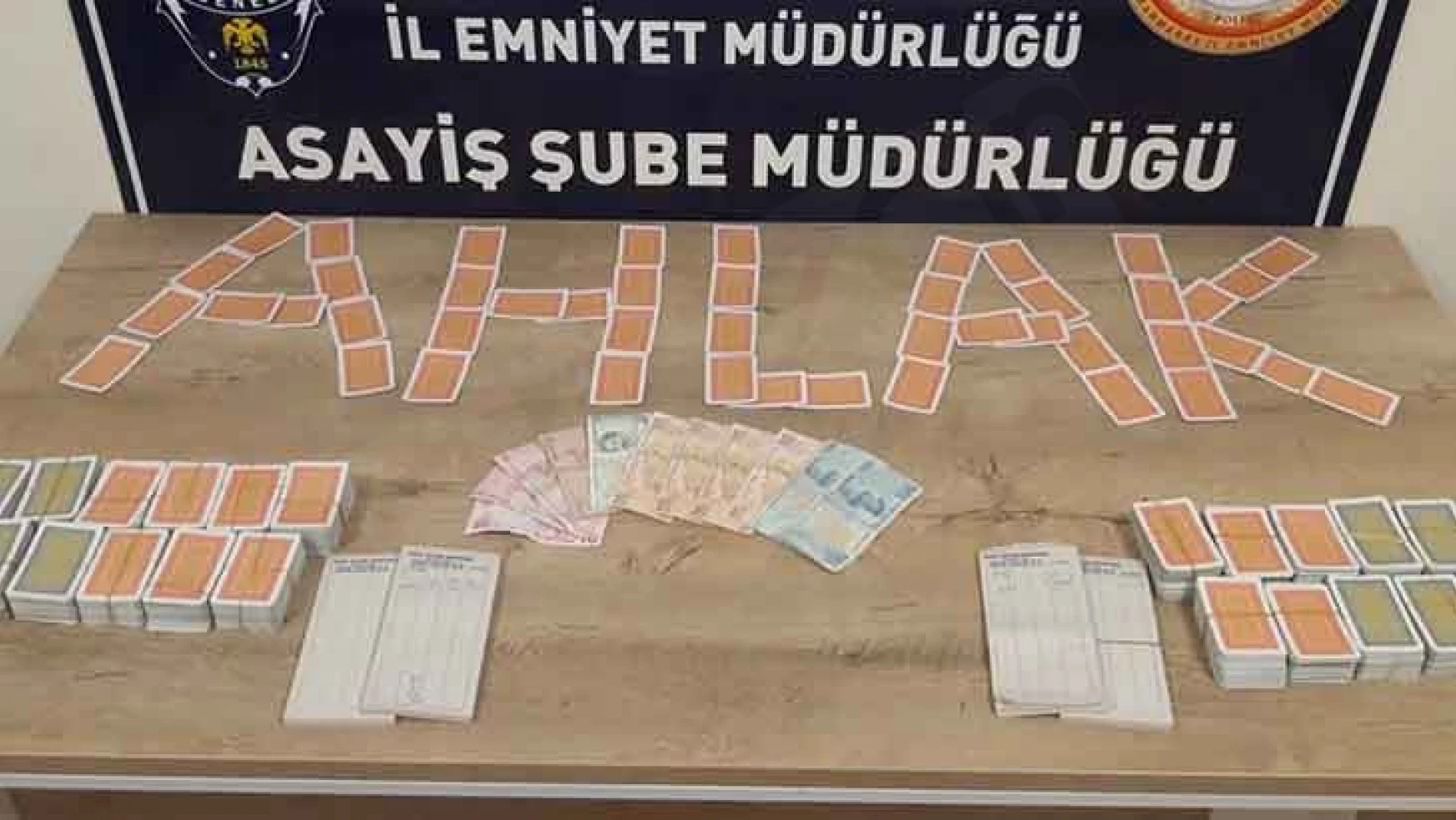 Kahramanmaraş'ta kumar oynayan 37 kişiye ceza yağdı