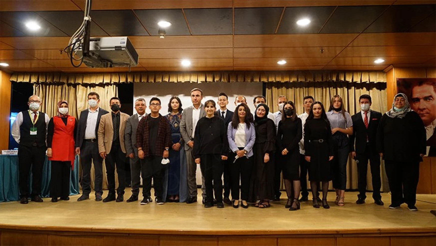Kahramanmaraş'ta lise öğrencileri Mehmet Akif'in şiirlerini seslendirdi