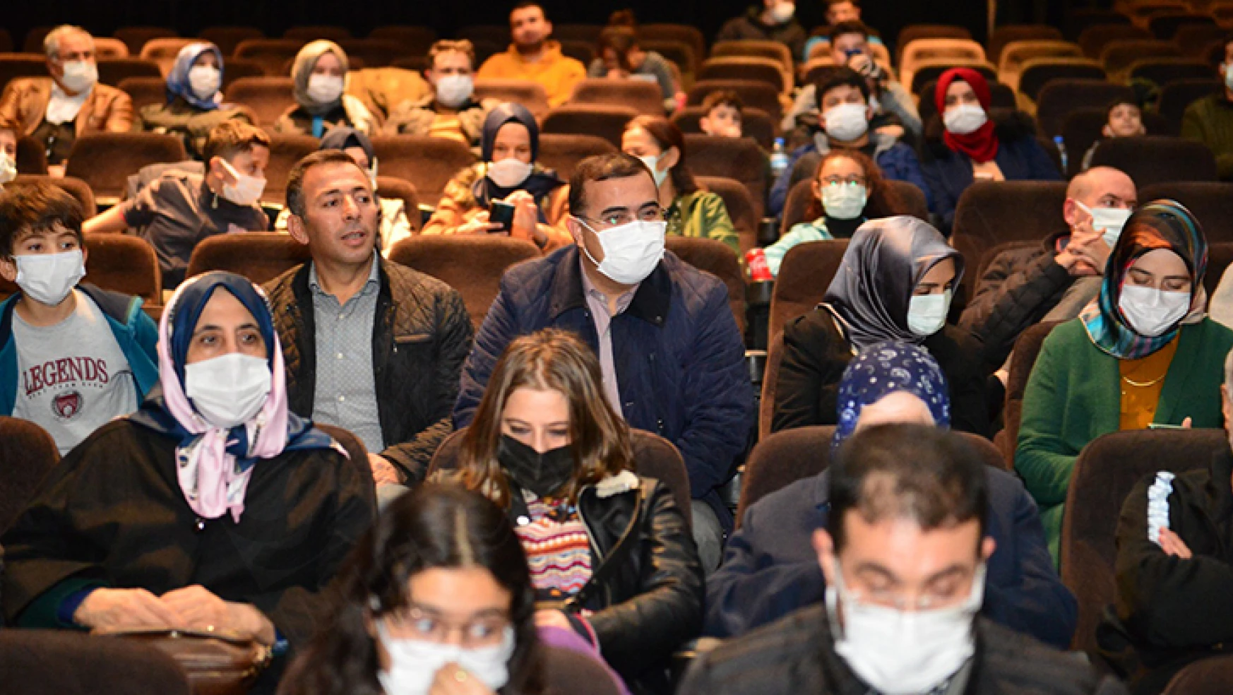 Kahramanmaraş'ta öğretmenler 'Muallim' filmini ücretsiz izledi