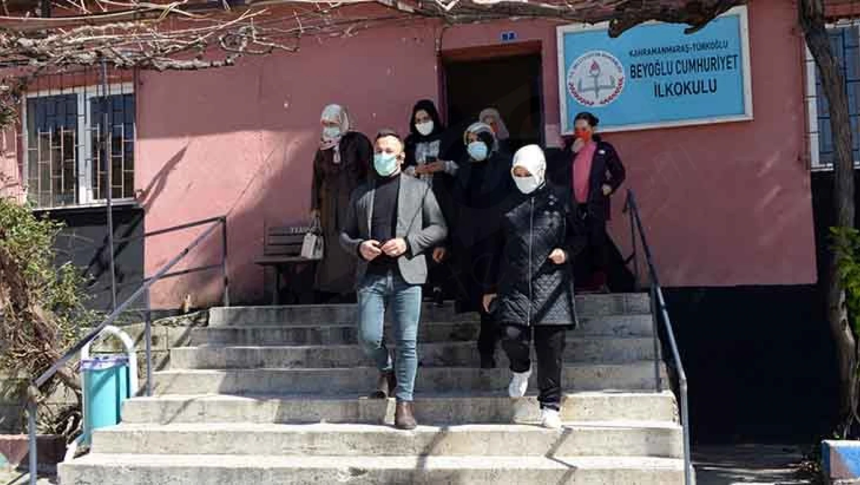 Kahramanmaraş'ta okullar, gönüllü kadınların elleriyle güzelleşiyor