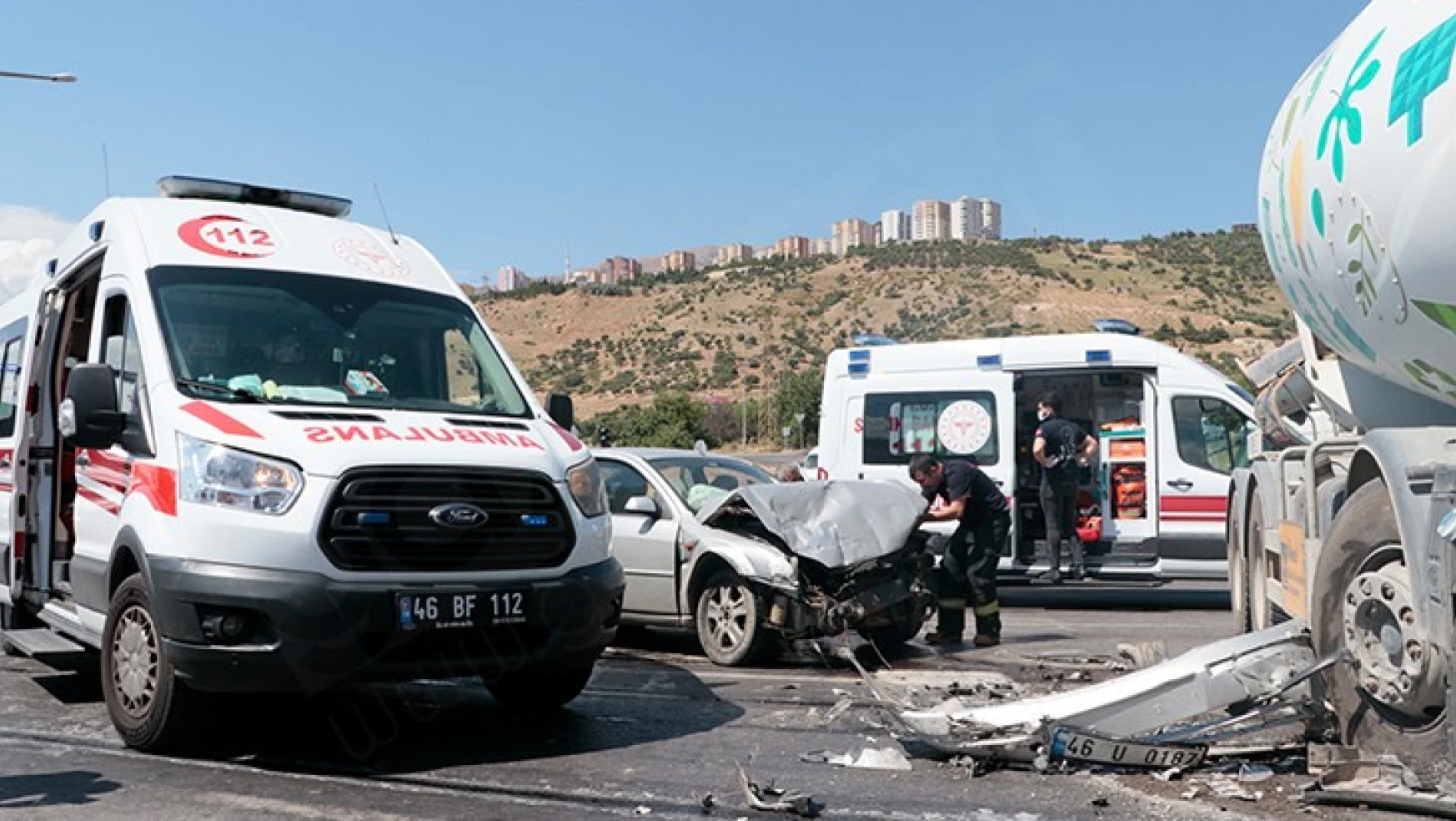 Kahramanmaraş'ta otomobil, beton mikserine çarptı: 6 yaralı