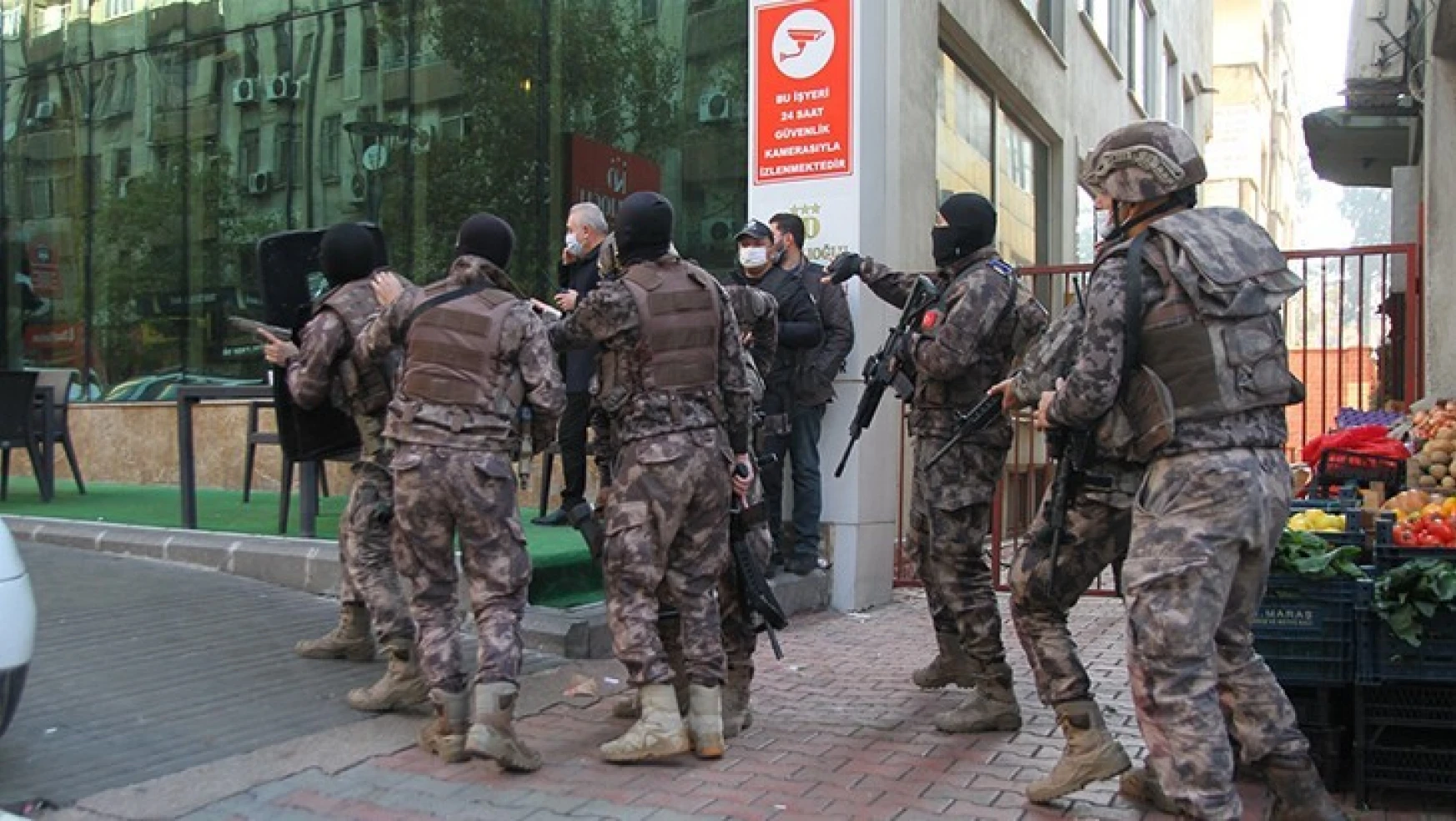 Kahramanmaraş'ta polis ekibine silahla ateş edildi, iki polis yaralandı