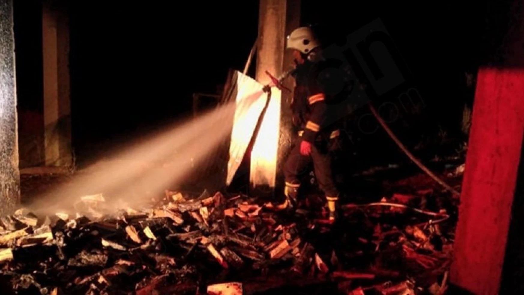 Kahramanmaraş'ta tandırlıkta çıkan yangın hasara neden oldu