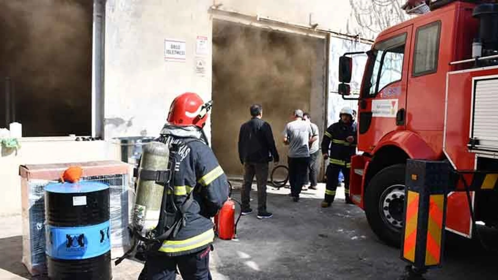 Kahramanmaraş'ta tekstil fabrikasında yangın çıktı