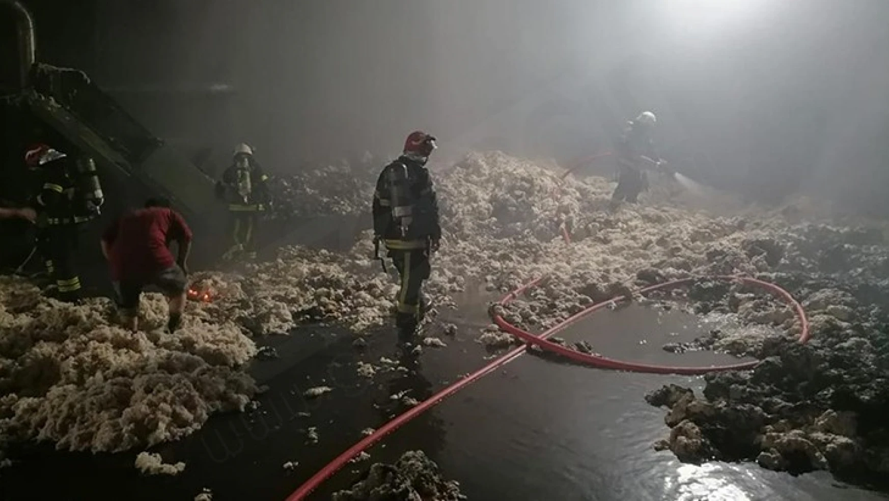 Kahramanmaraş'ta tekstil fabrikasında çıkan yangın çıktı