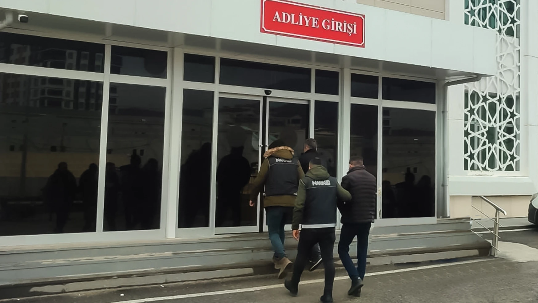 Kahramanmaraş'ta uyuşturucu satıcısı 3 kişi tutuklandı