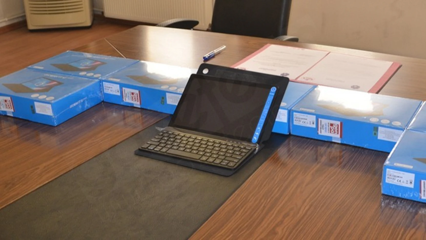 Kahramanmaraş'ta uzaktan eğitime tablet desteği