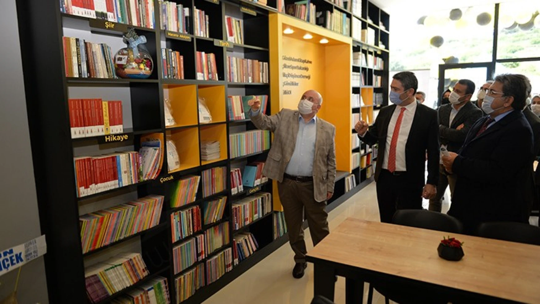Kahramanmaraş'ta 'Yedi Güzel Adam Kitap Kahve' projesi hayata geçirildi