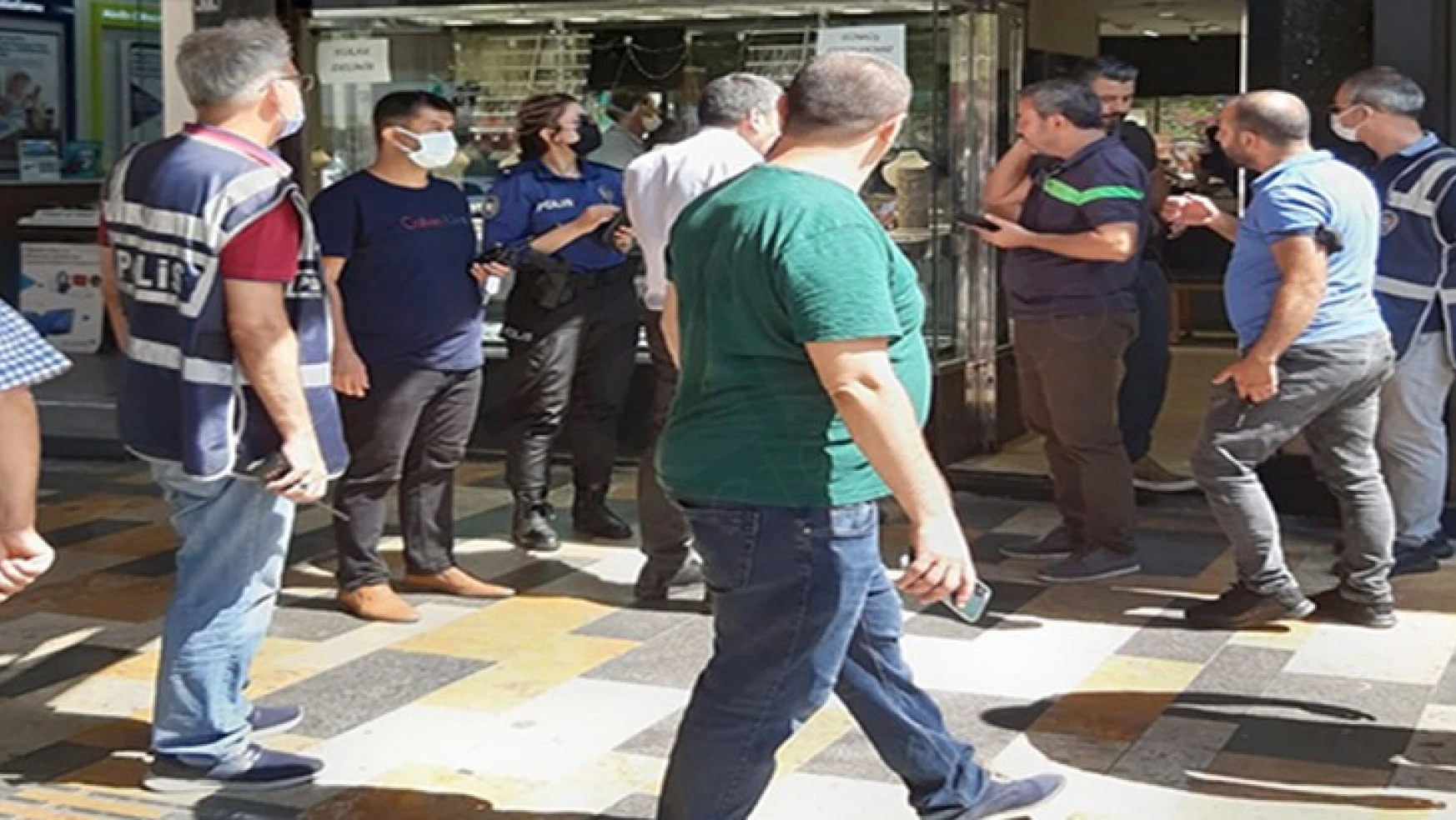 Kahramanmaraş'taki hırsızlık zanlısı camide üzerini değiştirirken yakalandı