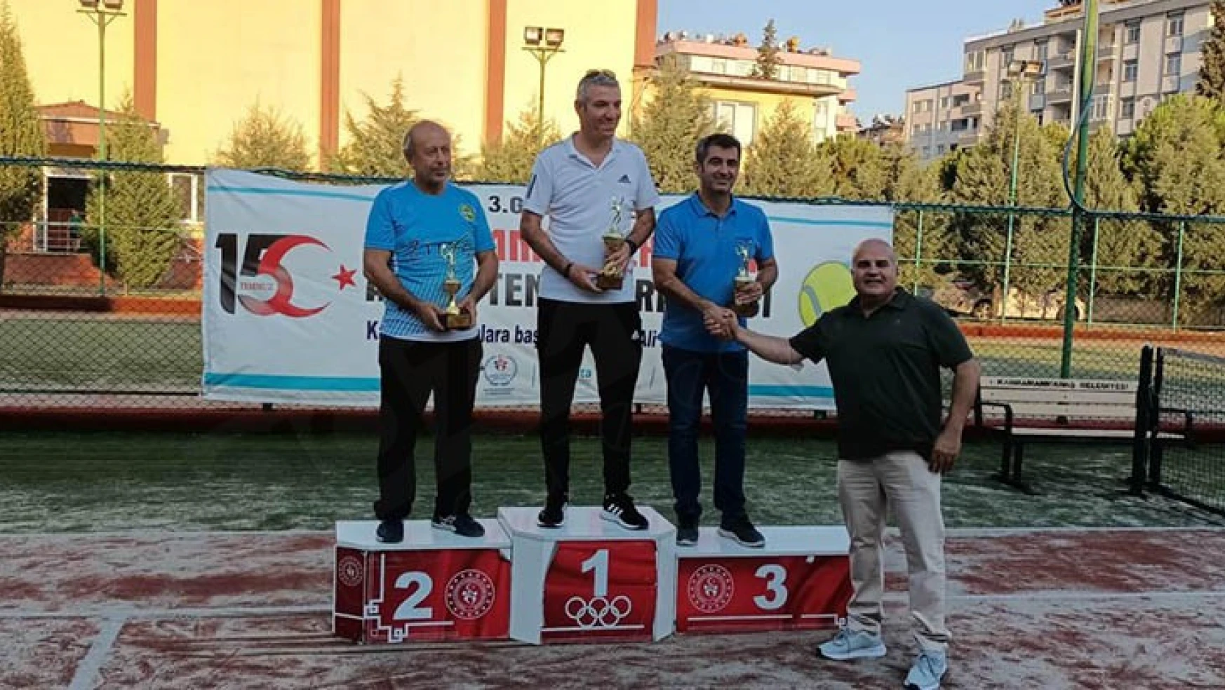 Kahramanmaraş tenis turnuvasında dereceye giren sporcular ödüllendirildi