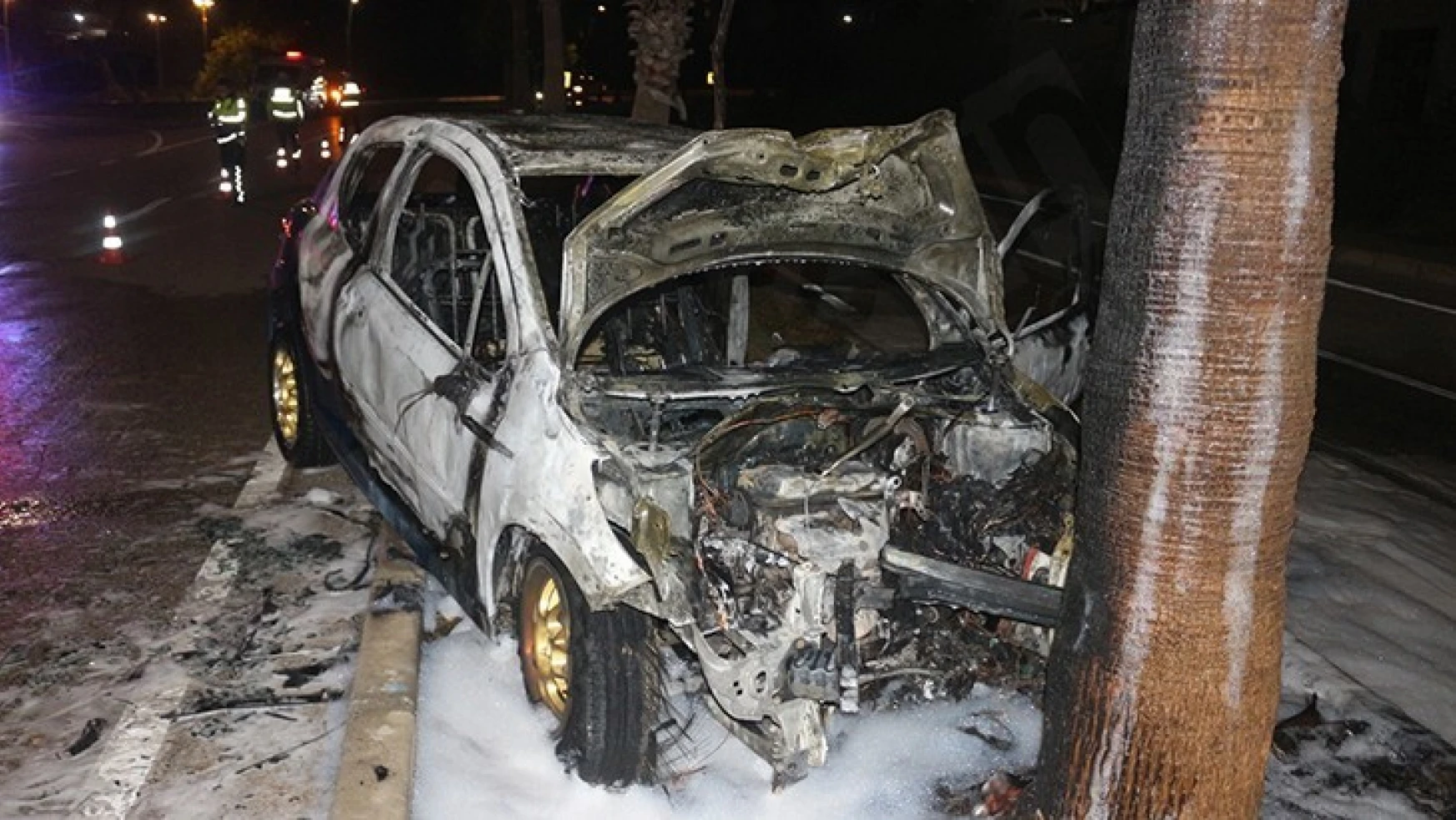 Kaza sonrası yanan otomobildeki sürücü yaralandı